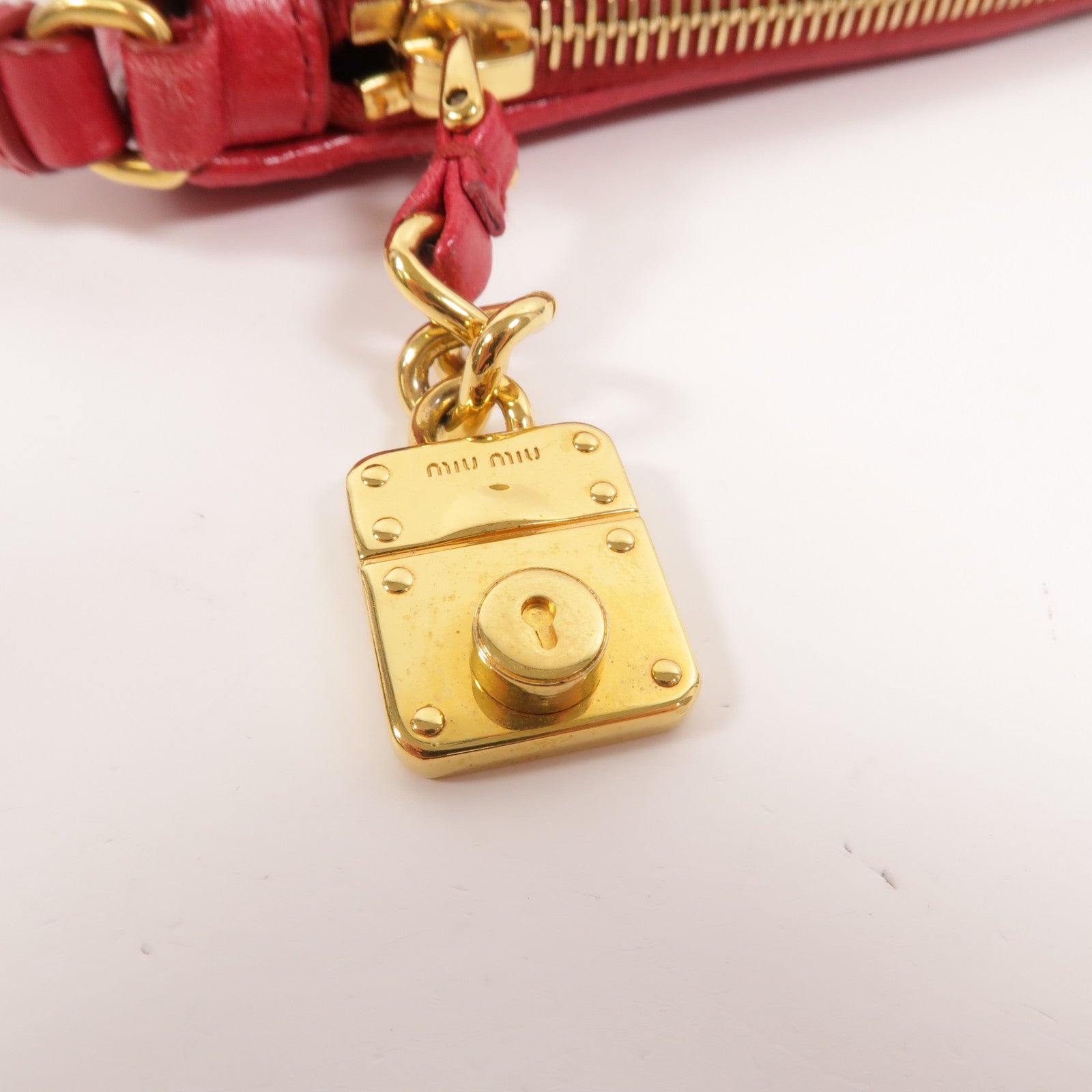 Miu Miu 牛皮皮革Pouch手拿包