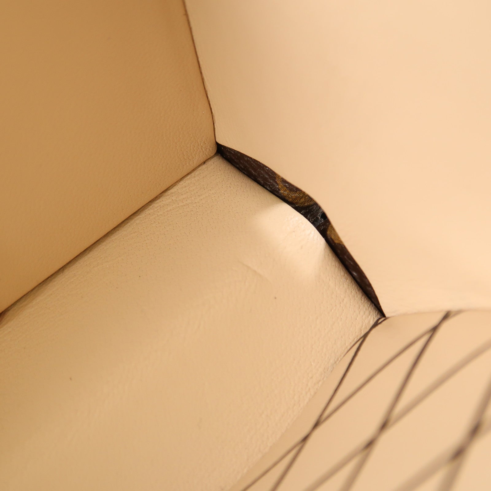 LOUIS VUITTON 【激減優惠】Monogram Petite Malle Shoulder Bag金扣肩背袋