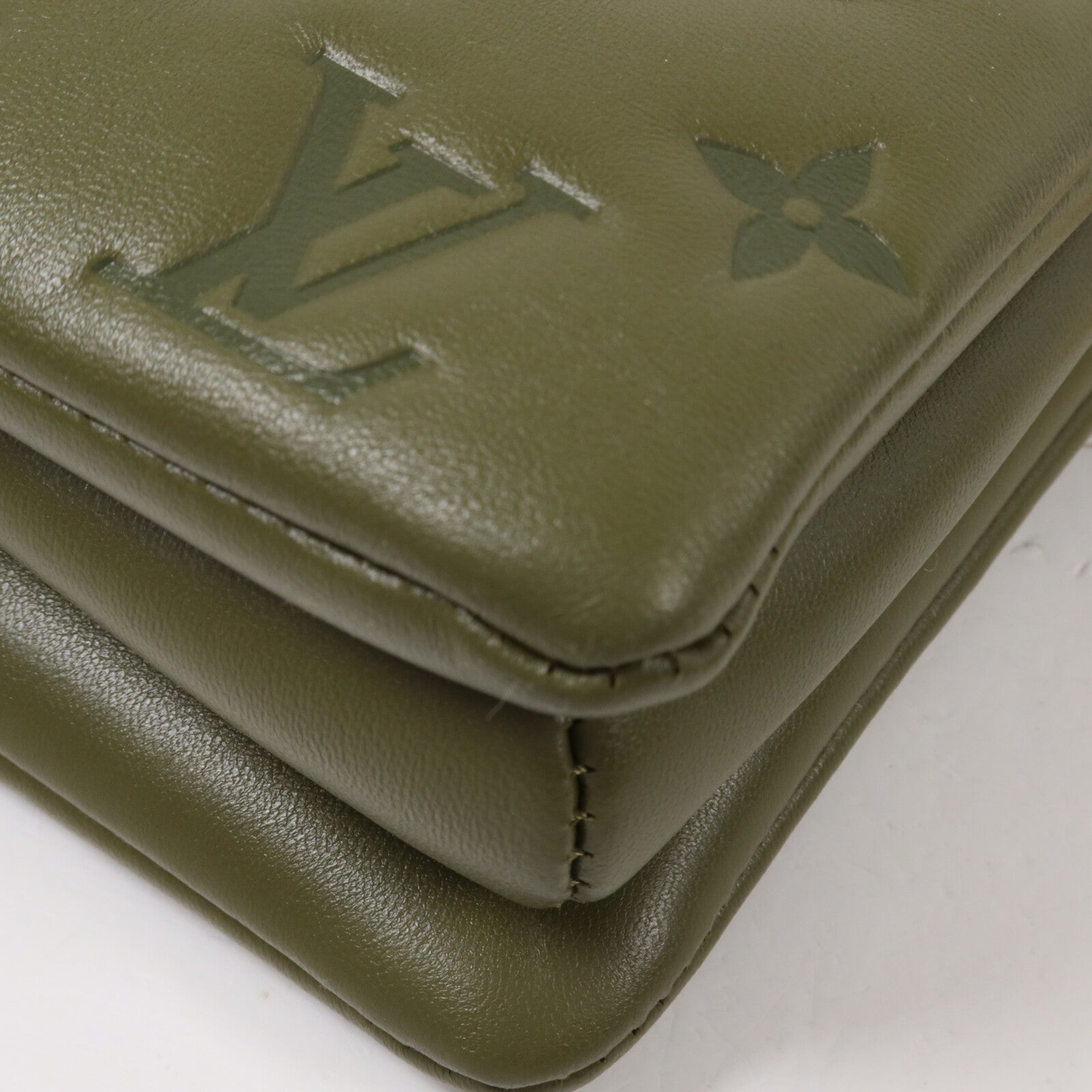 LOUIS VUITTON Monogram Embossed Coussin MM鏈帶手挽肩背兩用袋