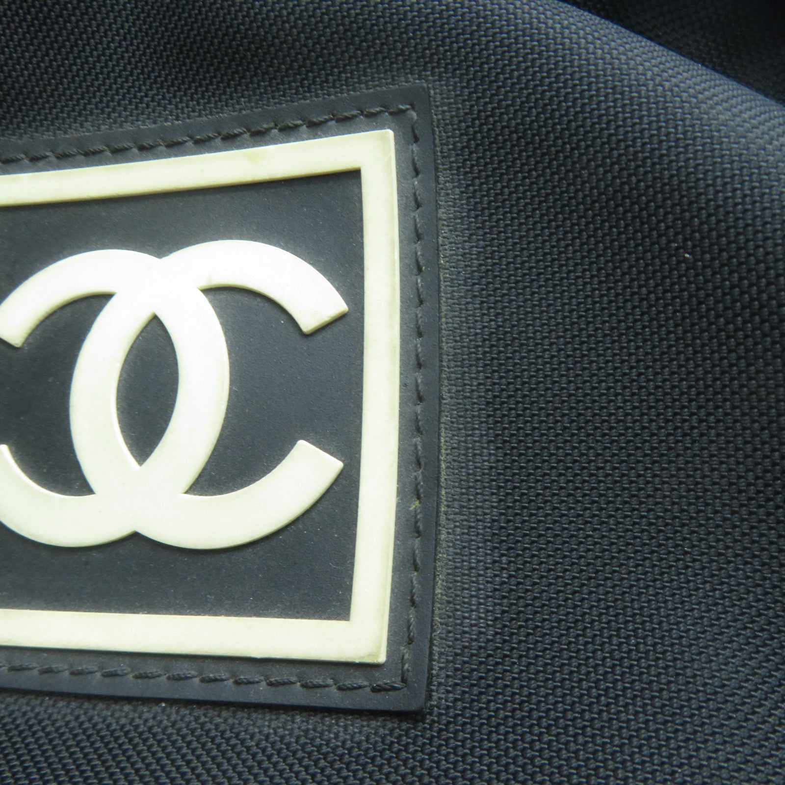 CHANEL **【清倉大減價】尼龍Body Bag銀扣腰包黑色