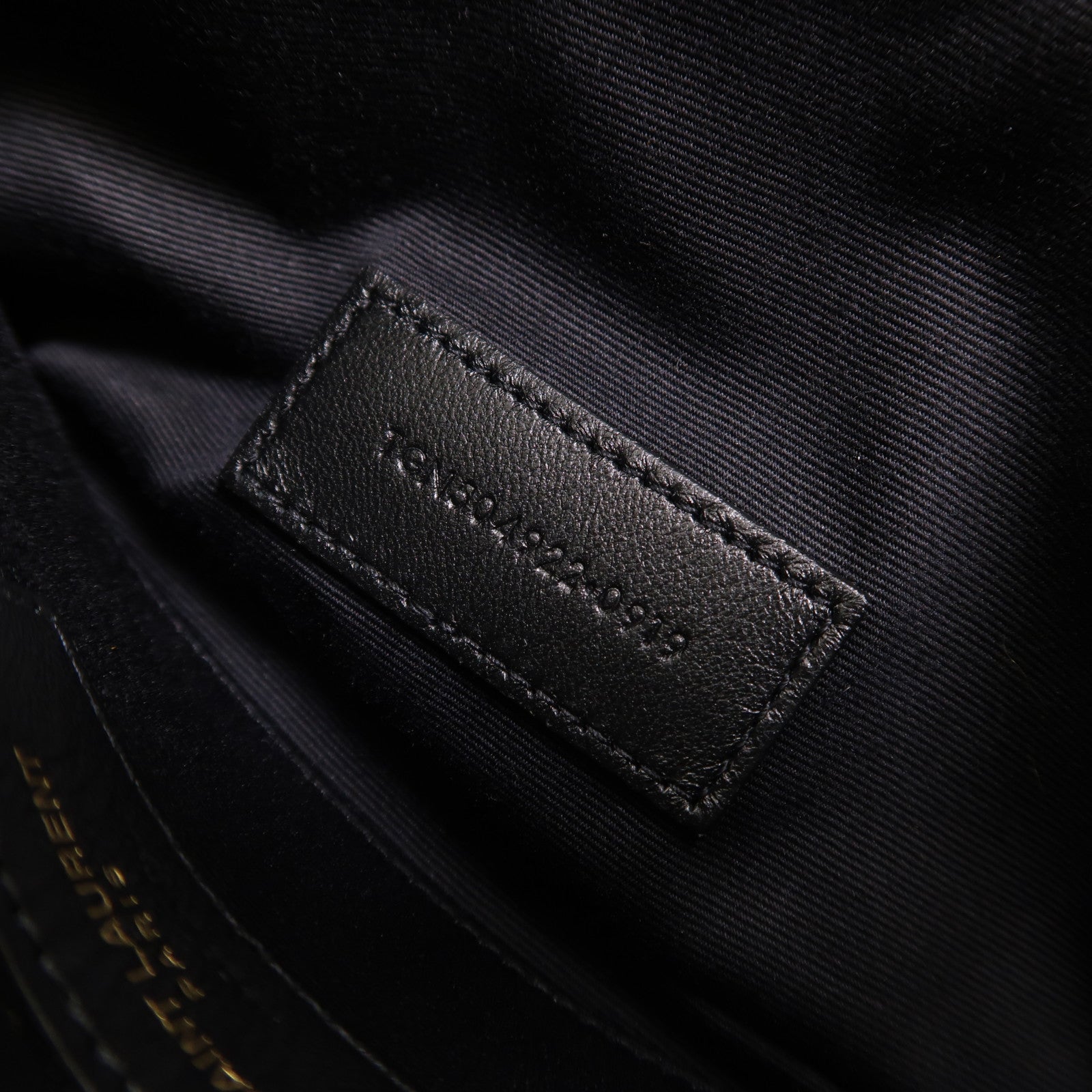 YVES SAINT LAURENT 牛皮皮革Pouch金扣手拿包