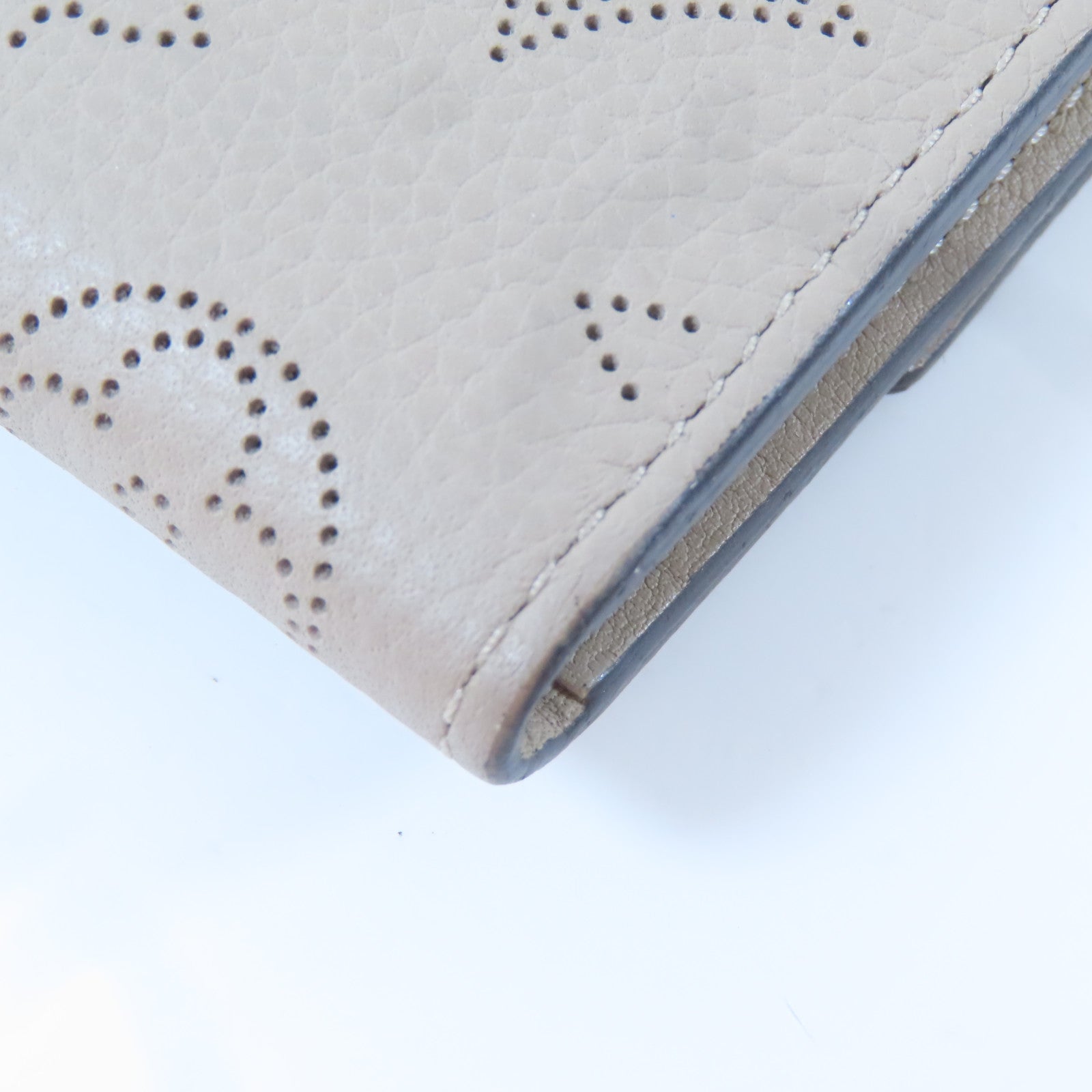 LOUIS VUITTON Mahina Anae銀扣零錢包米色