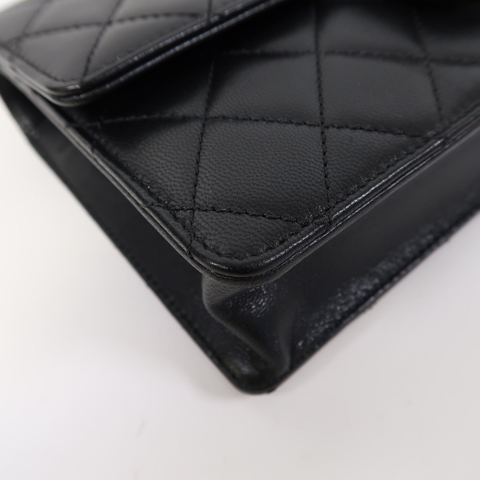 CHANEL 菱格皮革Chain Shoulder金扣鏈帶肩背袋黑色