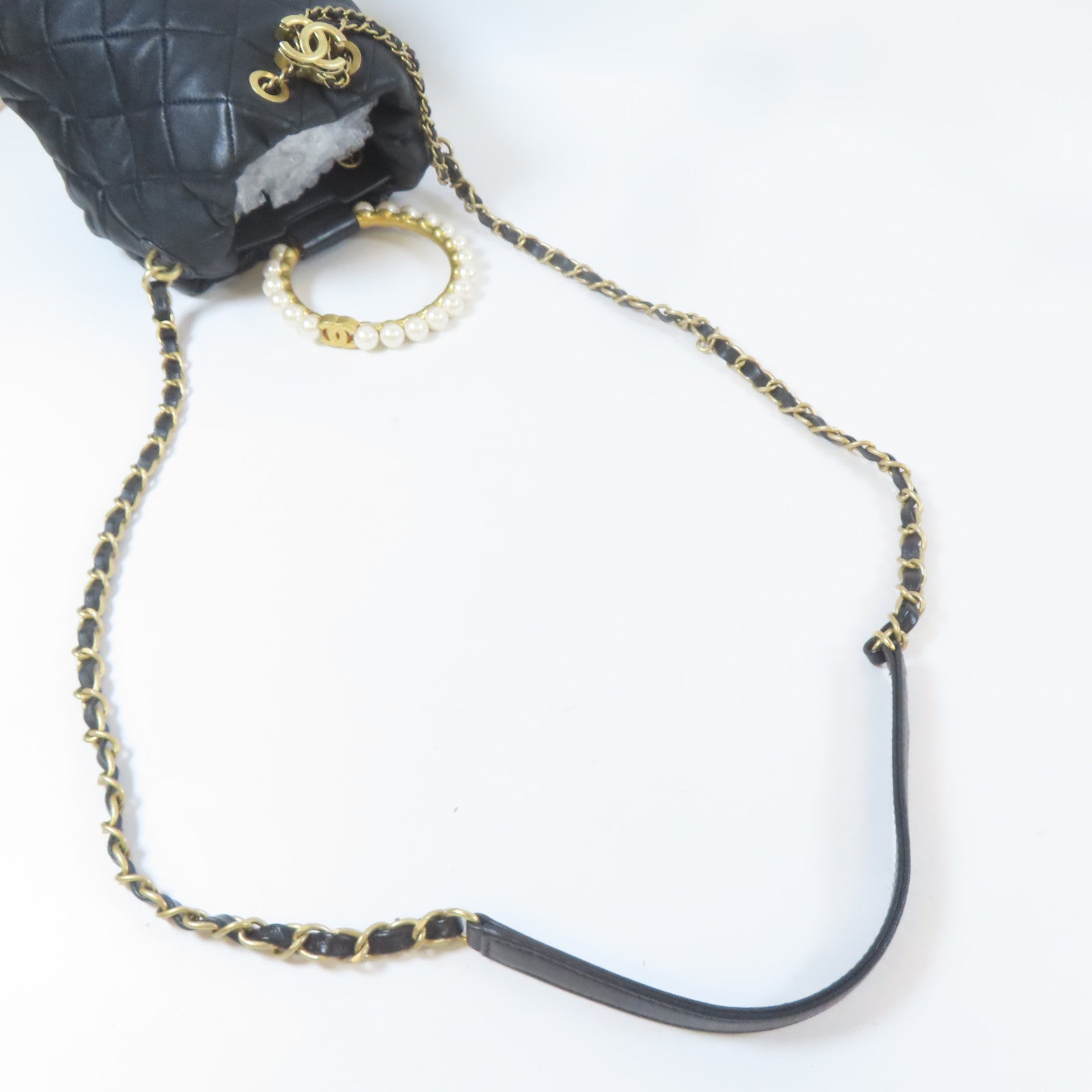 CHANEL 菱格羊皮皮革Pearl Crown Drawstring Bag金扣手挽肩背兩用袋黑色