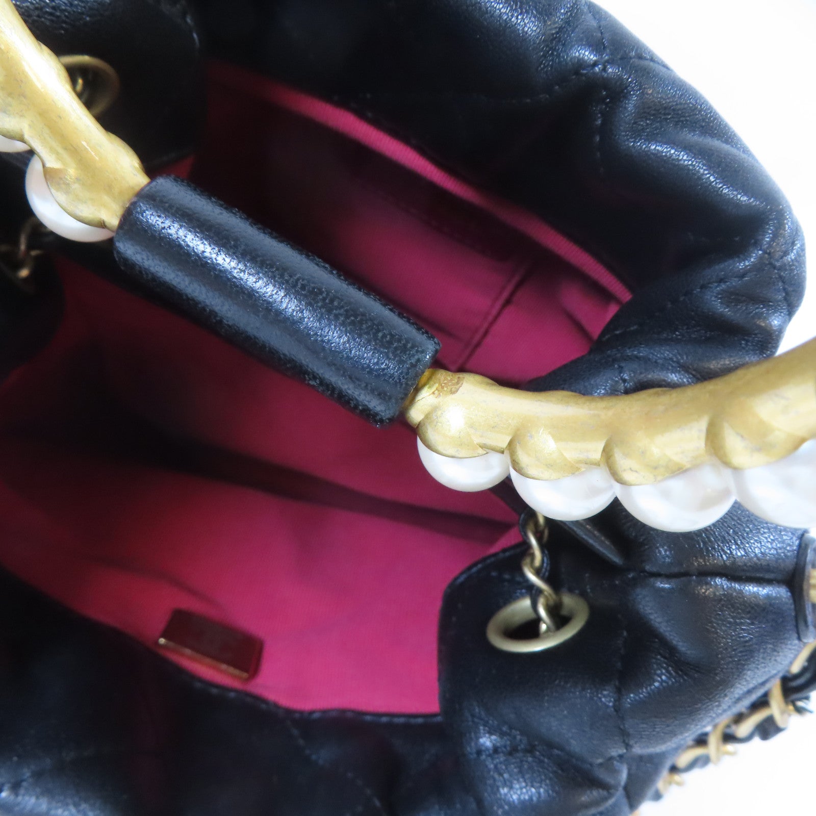 CHANEL 菱格羊皮皮革Pearl Crown Drawstring Bag金扣手挽肩背兩用袋黑色