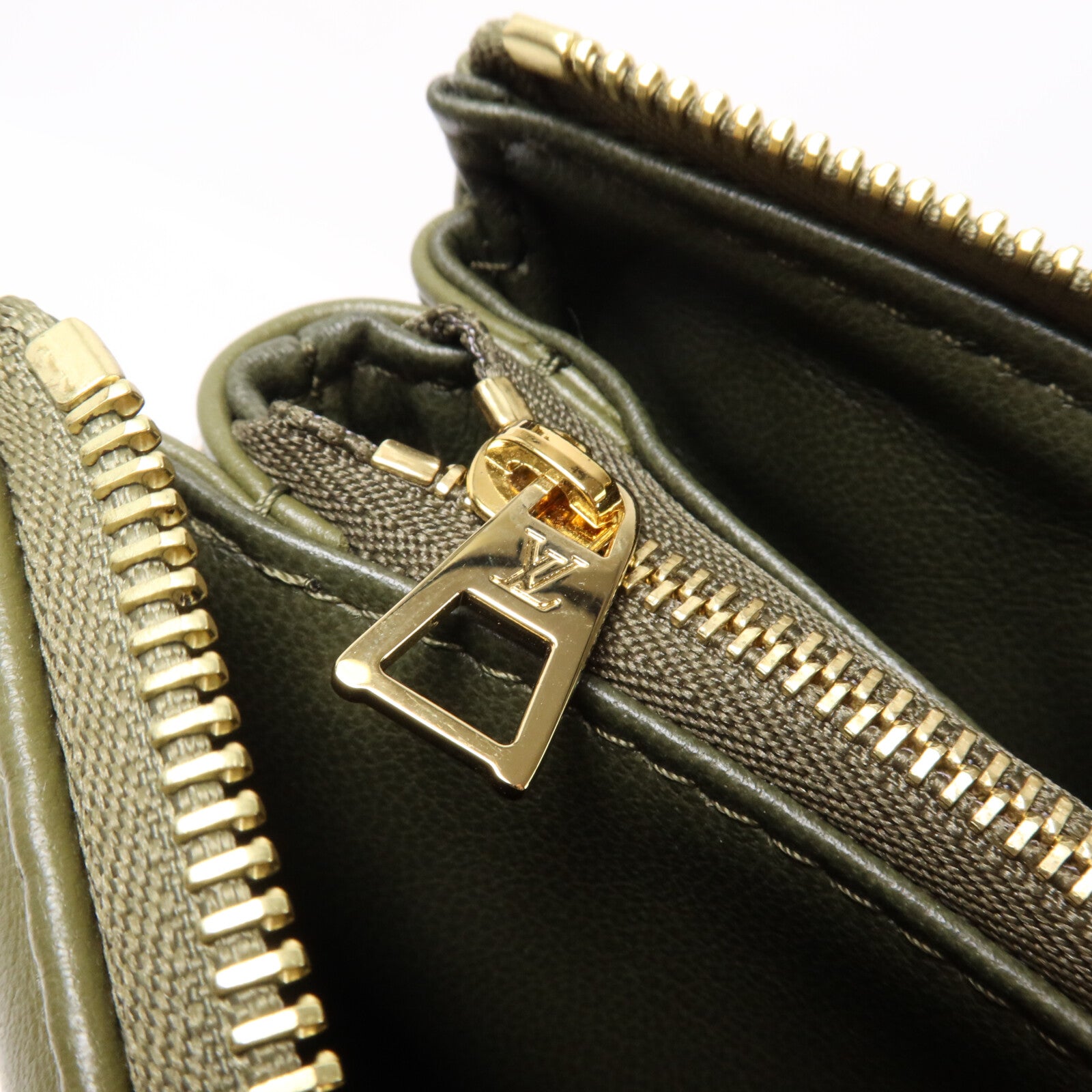 LOUIS VUITTON Monogram Embossed Coussin MM鏈帶手挽肩背兩用袋