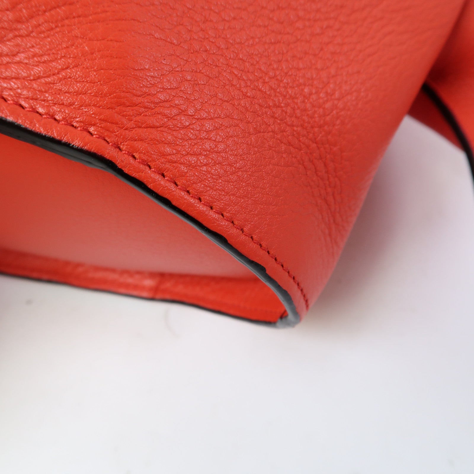 LOEWE 牛皮皮革Shoulder Bag金扣肩背袋紅色