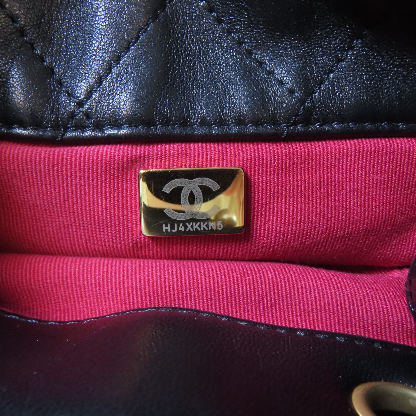 CHANEL 菱格羊皮皮革Pearl Crown Drawstring Bag金扣手挽肩背兩用袋黑色
