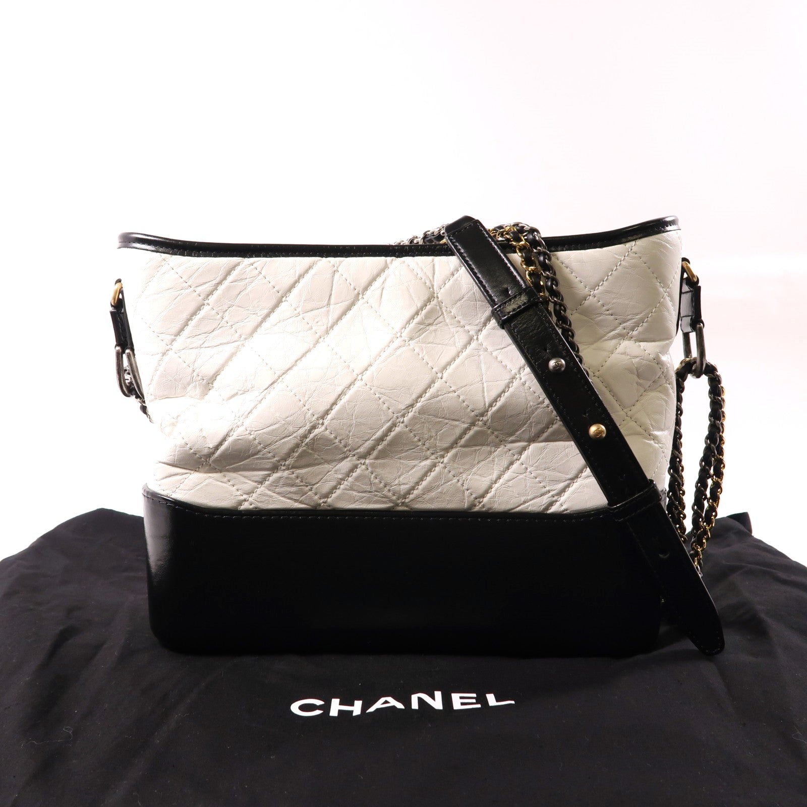 CHANEL 牛皮皮革Gabrielle鏈帶肩背袋白色/黑色