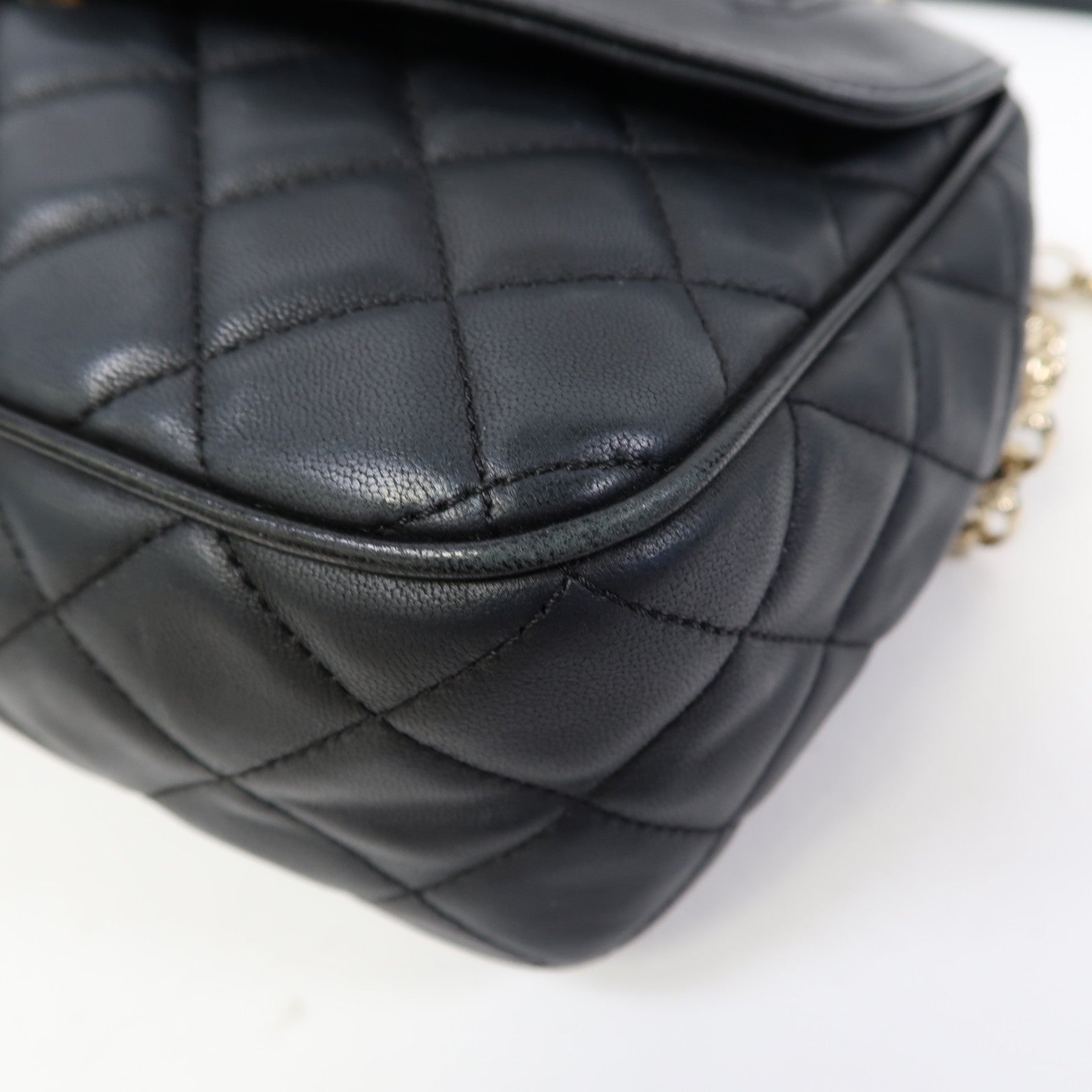 CHANEL 菱格牛皮皮革Chain Shoulder金扣鏈帶肩背袋黑色