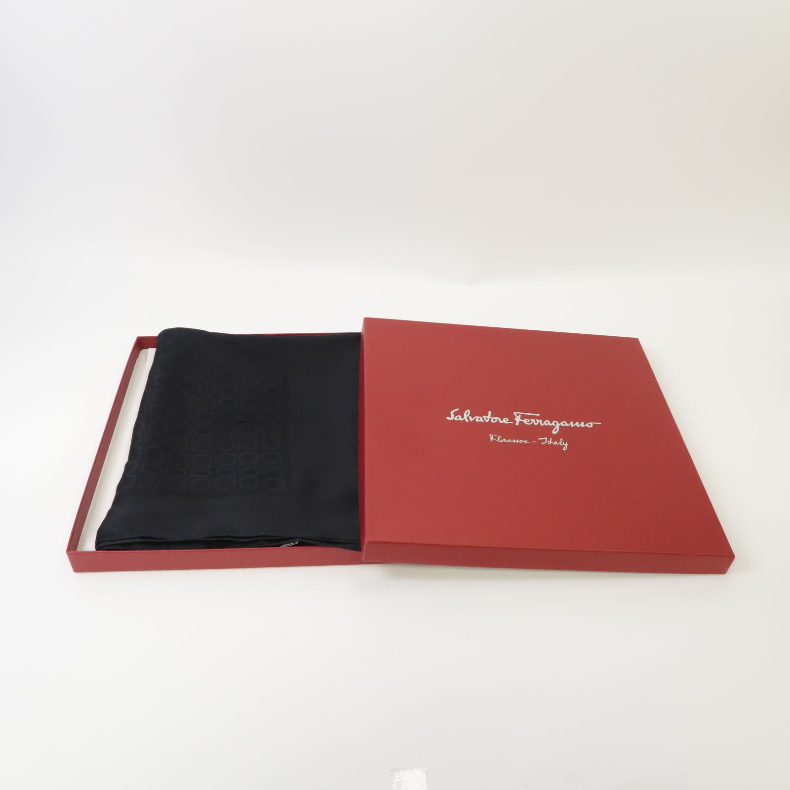 Salvatore Ferragamo 【激減優惠】羊絨/絲質Scarf圍巾黒色