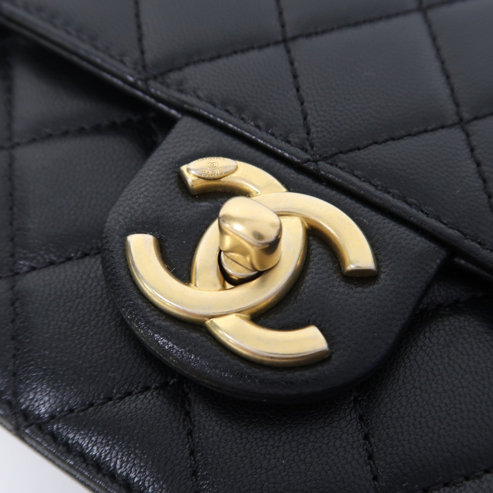 CHANEL 菱格皮革Chain Shoulder金扣鏈帶肩背袋黑色