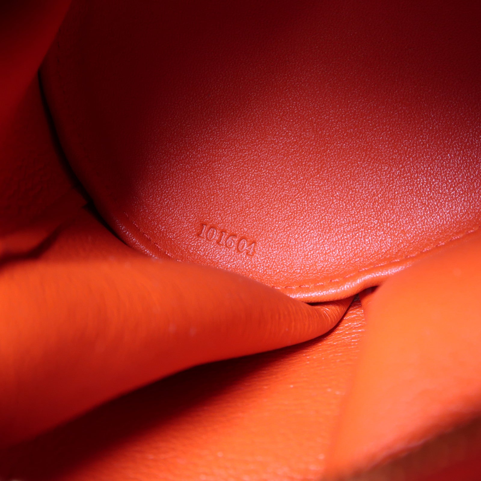 LOEWE 牛皮皮革Shoulder Bag金扣肩背袋紅色