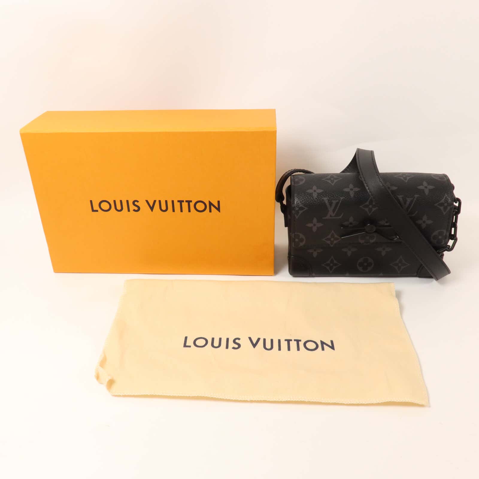 LOUIS VUITTON Monogram Eclipse Steamer Wearable Wallet肩背袋