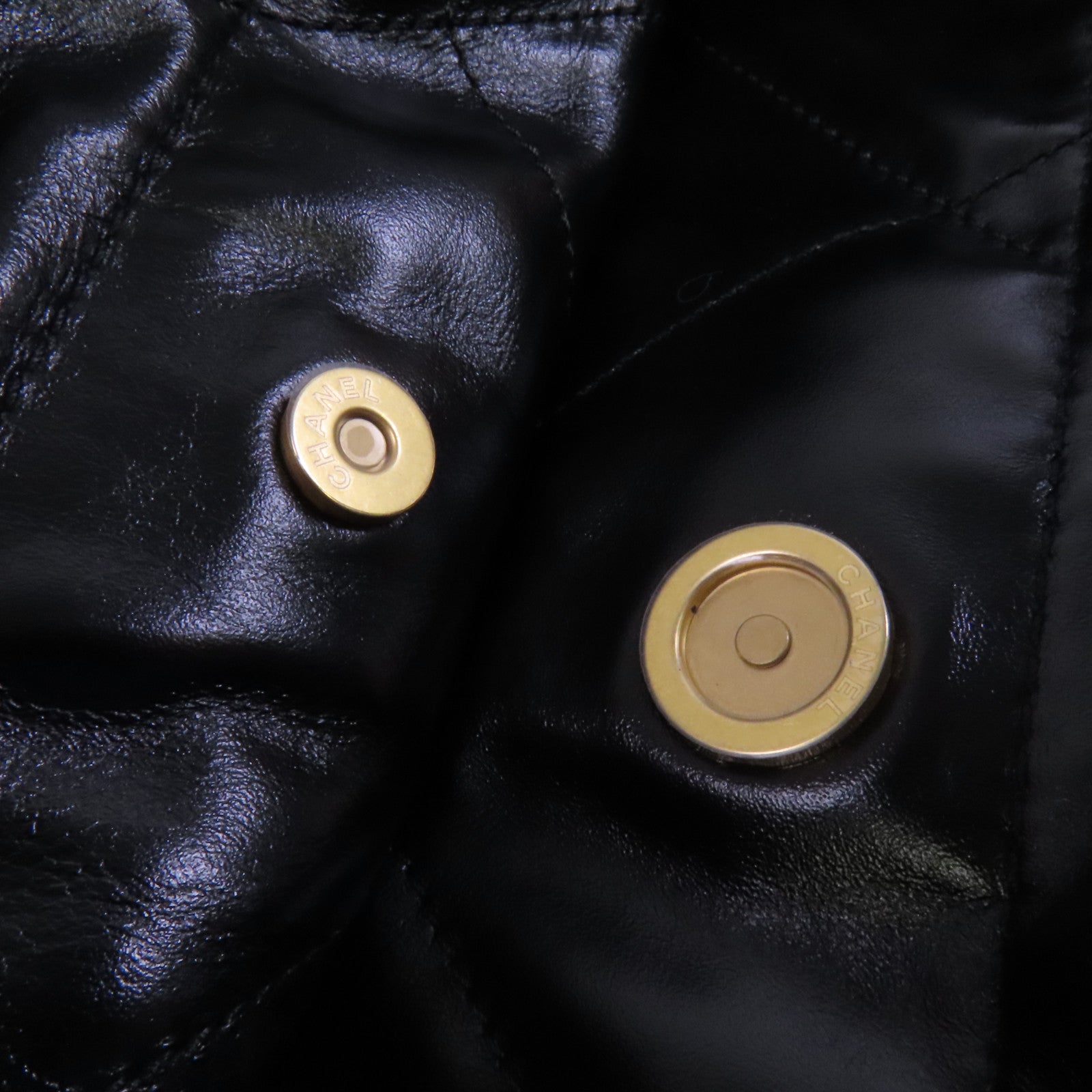 CHANEL 羊皮皮革Chanel 22 Medium金扣鏈帶肩背袋