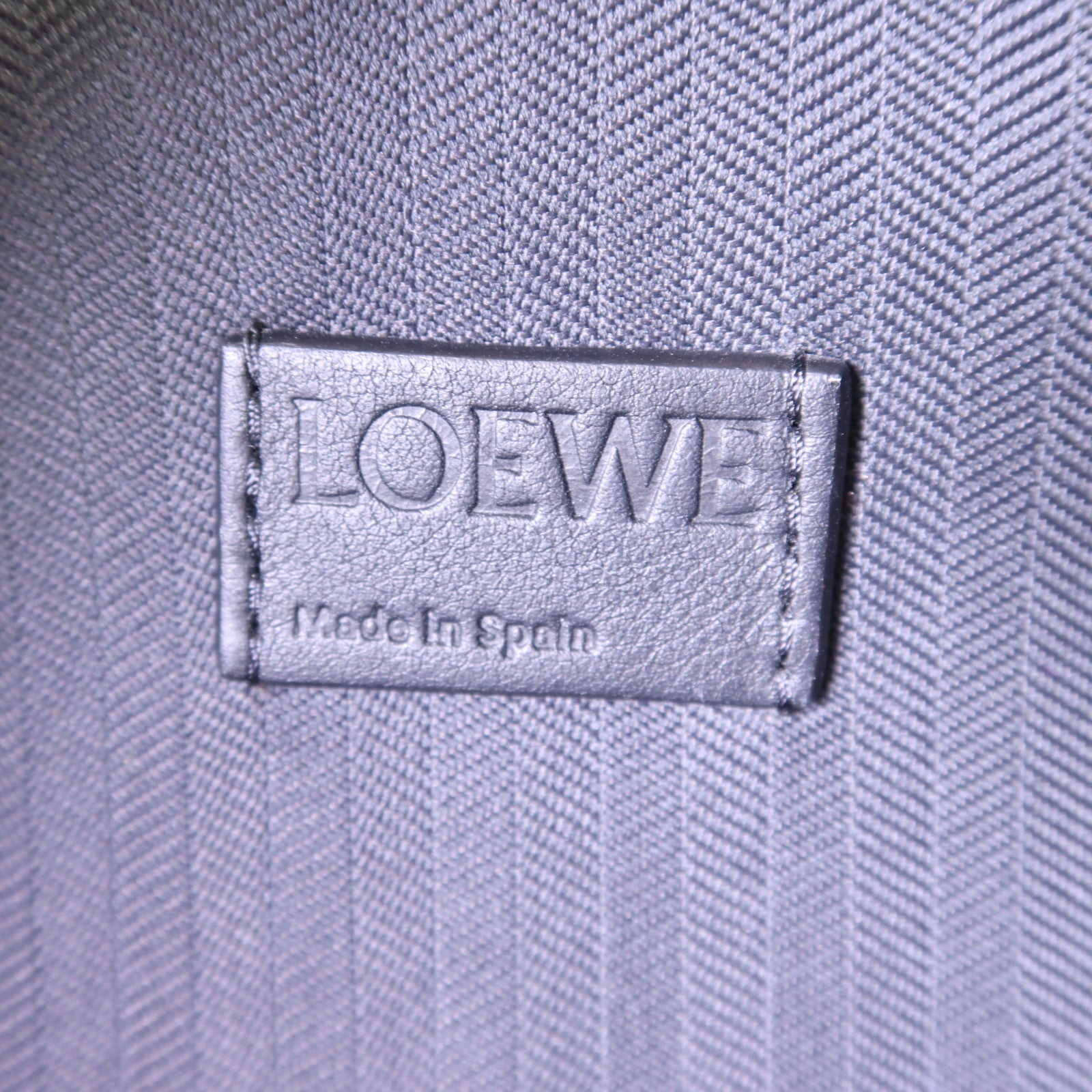 LOEWE 牛皮皮革Convertible Backpack銀扣背包
