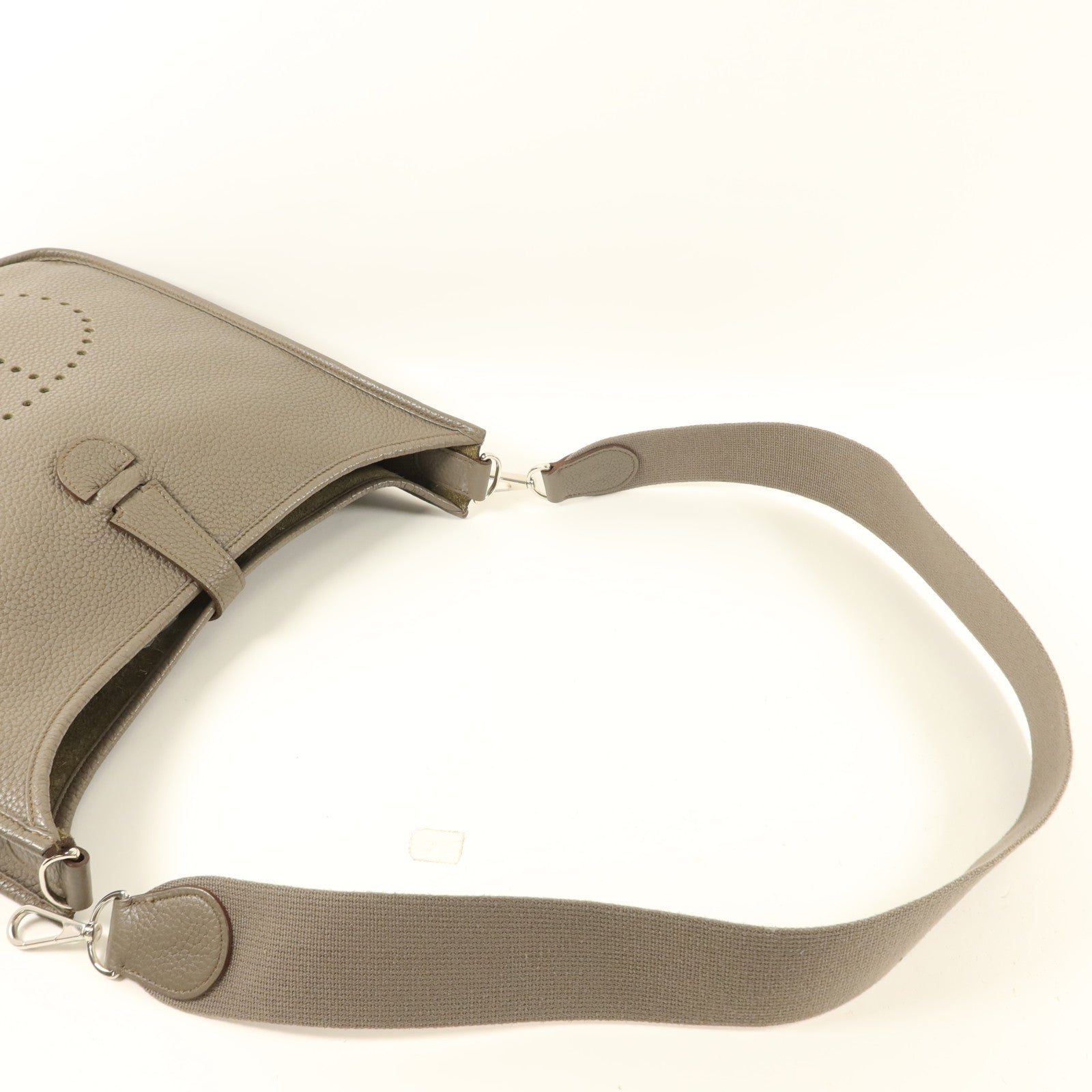 HERMES Clemence皮革Evelyne GM銀扣肩背袋Etoupe