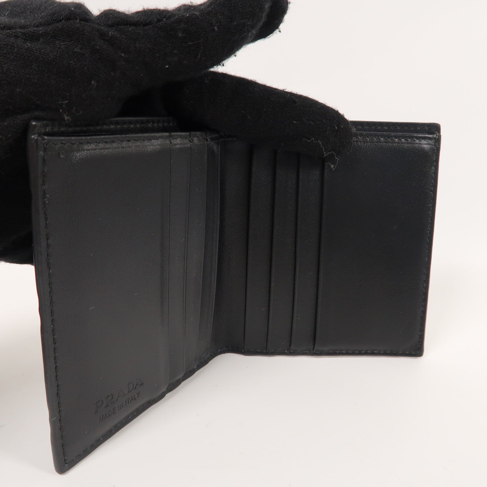 PRADA 【激減優惠】皮革Brushed Wallet折疊錢包黑色