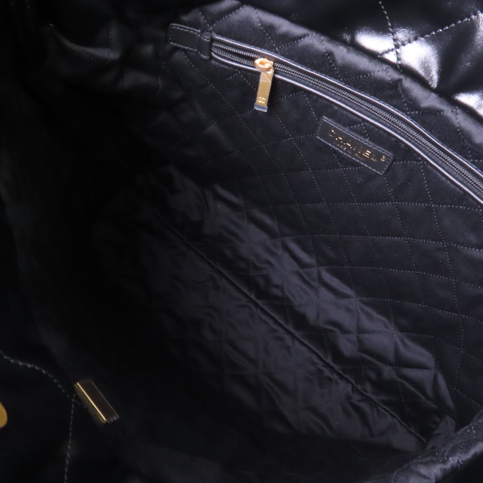 CHANEL 羊皮皮革Chanel 22 Medium金扣鏈帶肩背袋