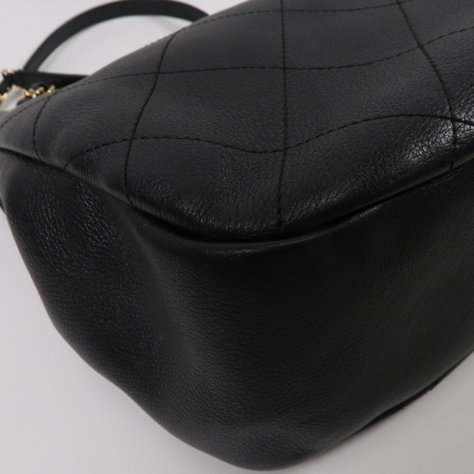 CHANEL 牛皮皮革Bucket Bag鏈帶肩背袋