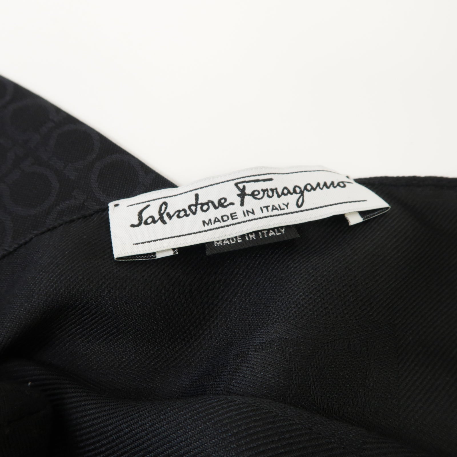Salvatore Ferragamo 【激減優惠】羊絨/絲質Scarf圍巾黒色