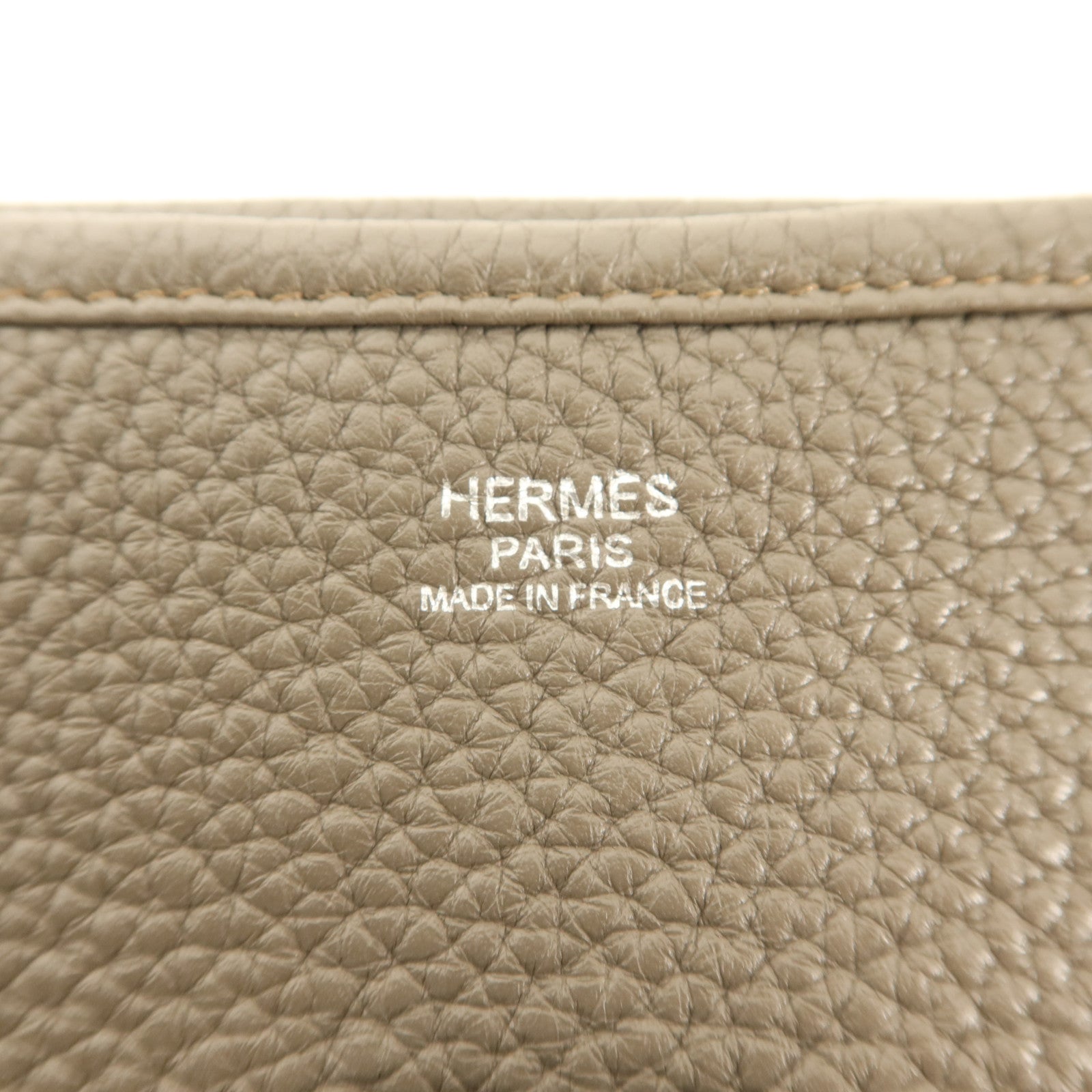 HERMES Clemence皮革Evelyne GM銀扣肩背袋Etoupe