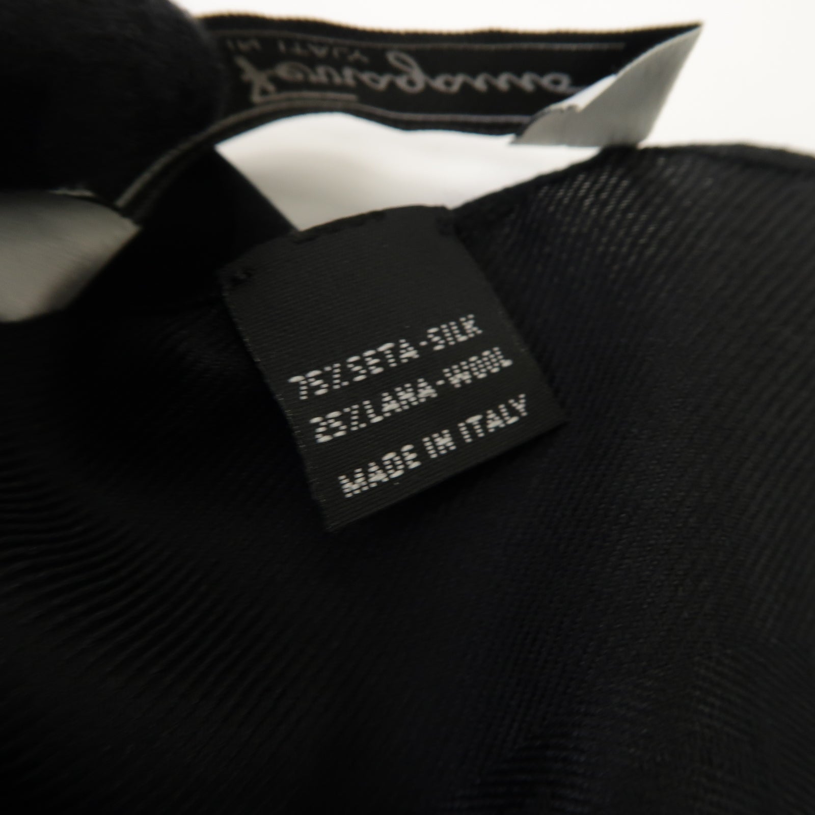 Salvatore Ferragamo 【激減優惠】羊絨/絲質Scarf圍巾黒色