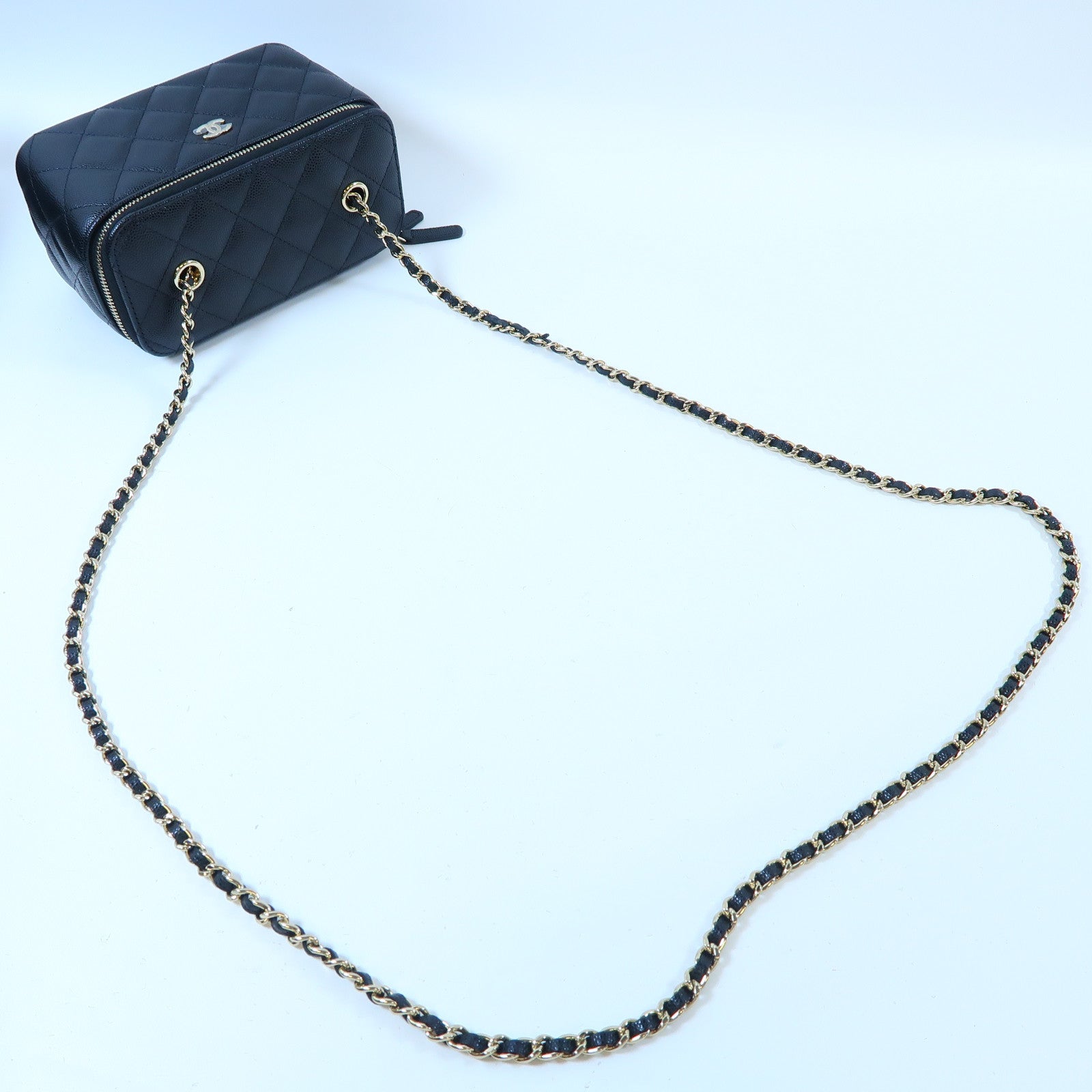 CHANEL 菱格Caviar皮革Vanity Case金扣鏈帶肩背袋黑色