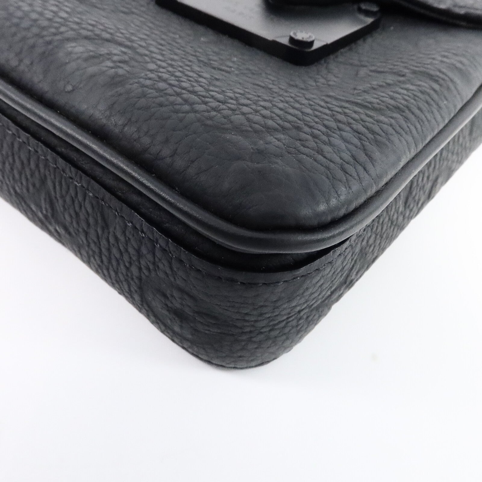 LOUIS VUITTON Monogram Taurillon S-Lock Vertical Wearable肩背袋