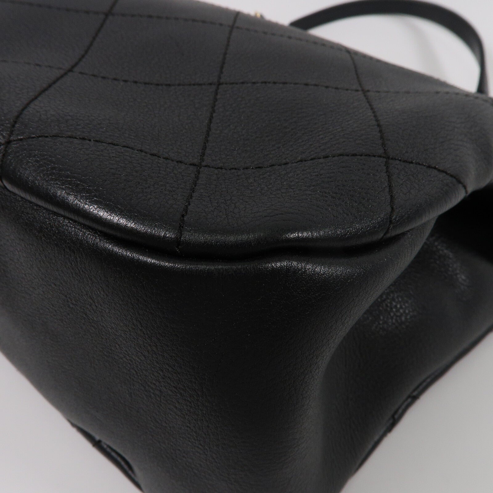 CHANEL 牛皮皮革Bucket Bag鏈帶肩背袋