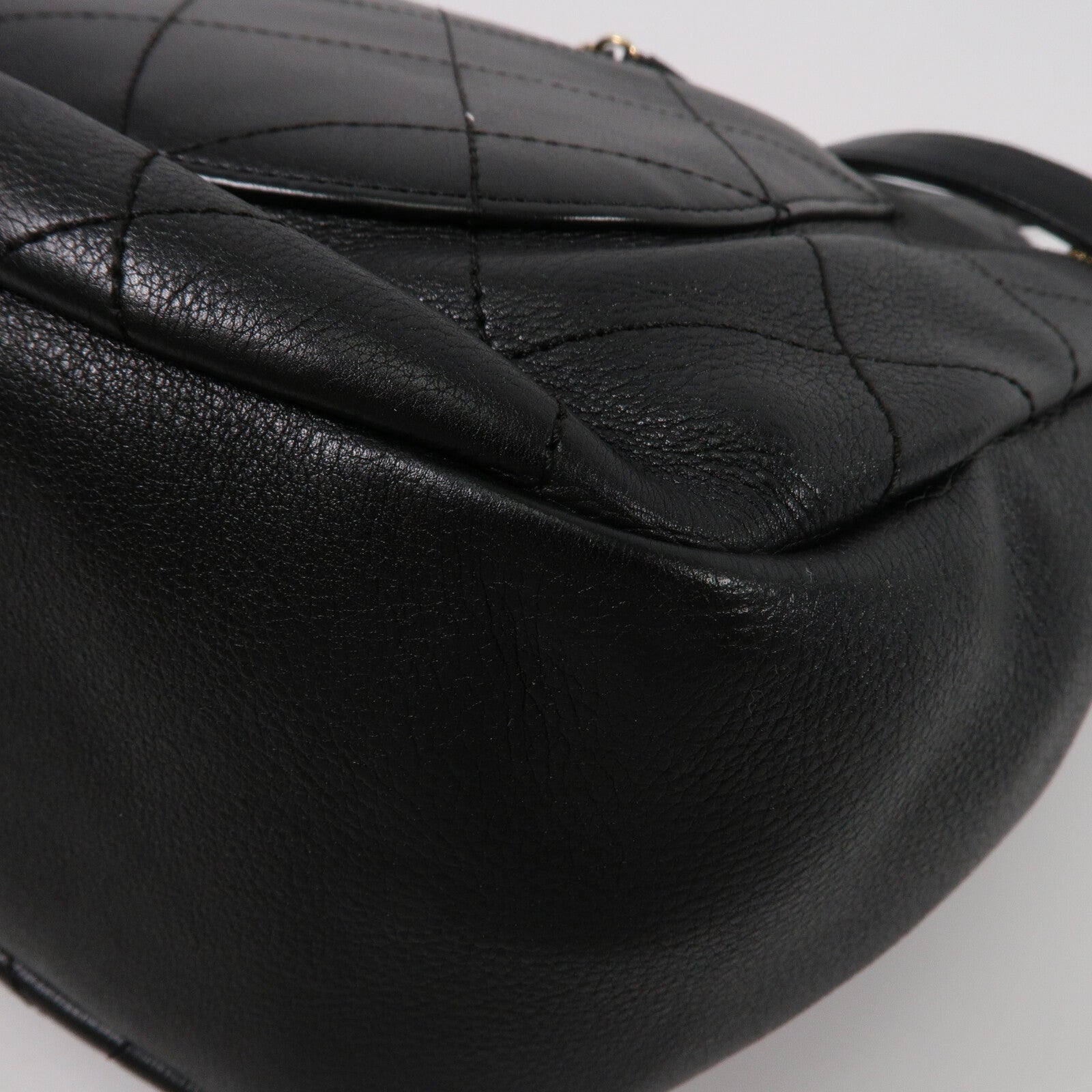 CHANEL 牛皮皮革Bucket Bag鏈帶肩背袋