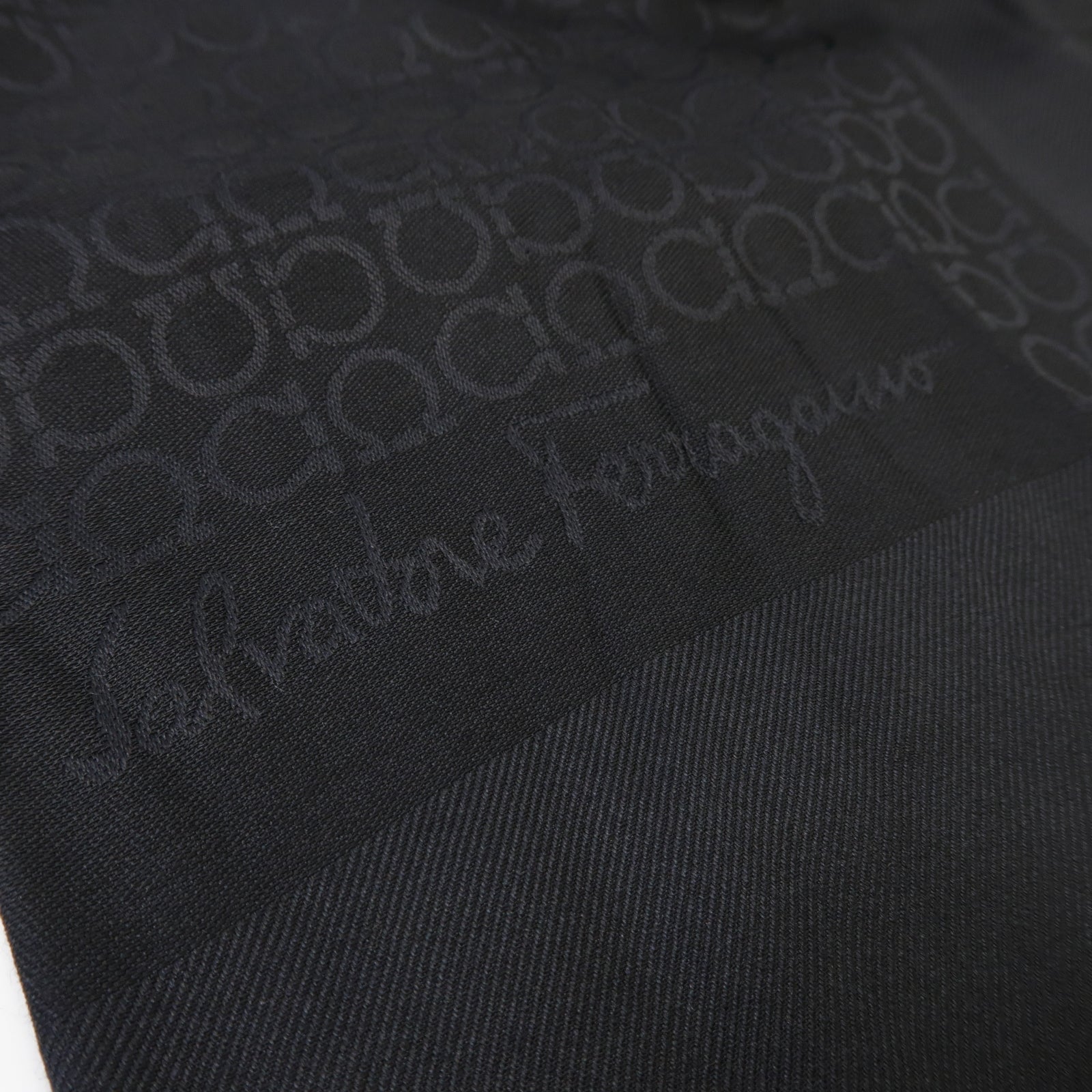 Salvatore Ferragamo 【激減優惠】羊絨/絲質Scarf圍巾黒色