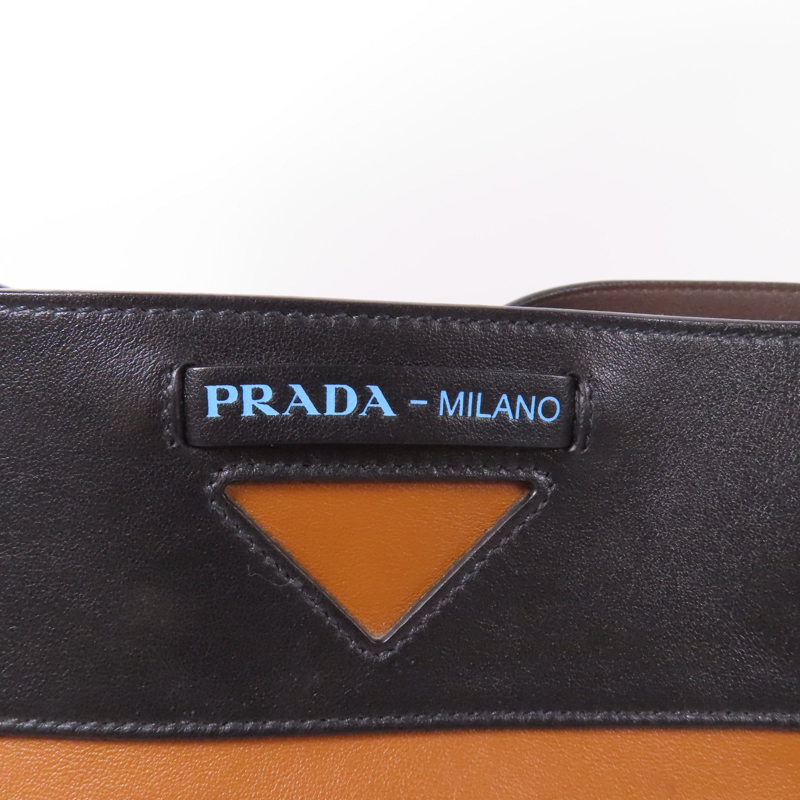 PRADA 皮革Ouverture Bucket Bag肩背袋