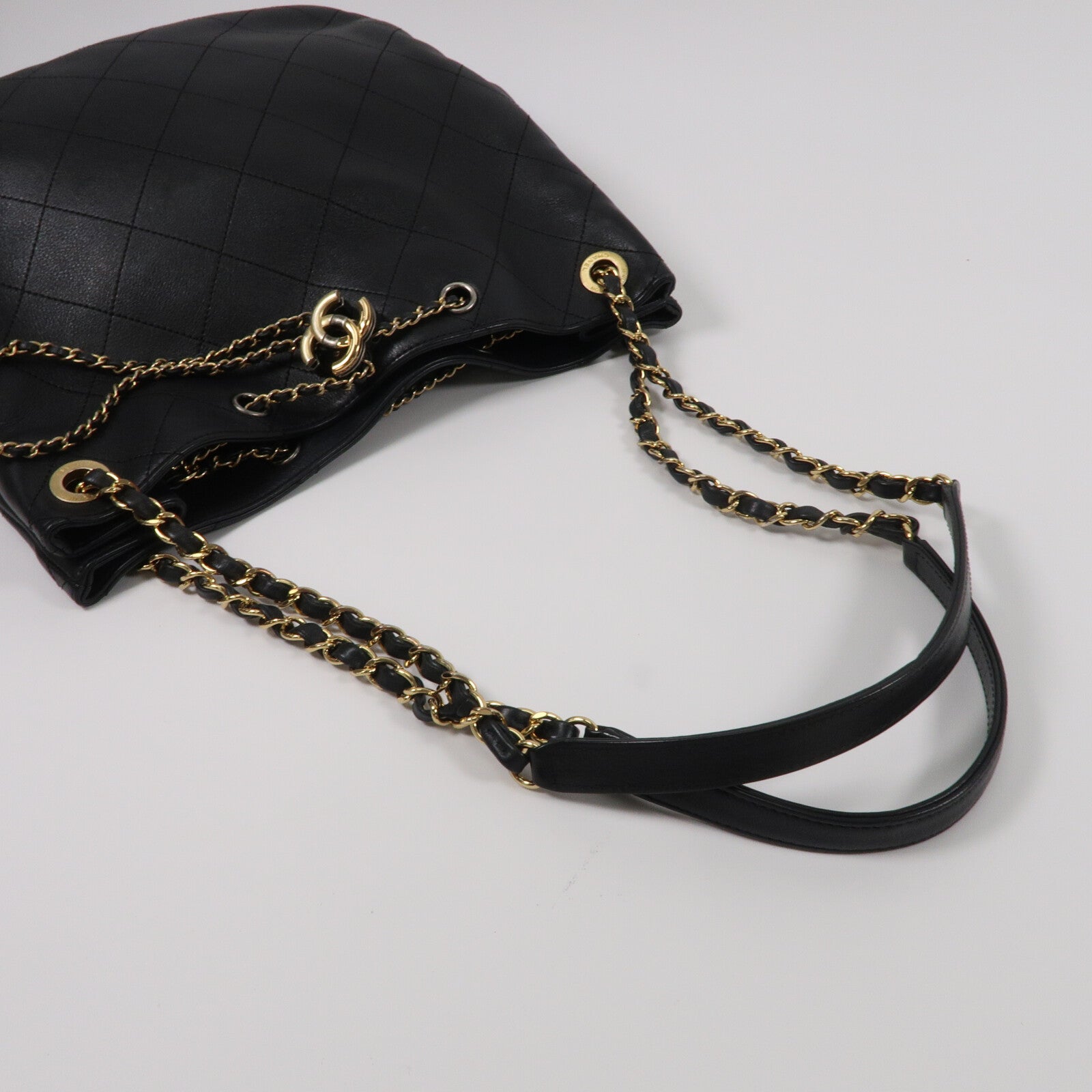 CHANEL 牛皮皮革Bucket Bag鏈帶肩背袋
