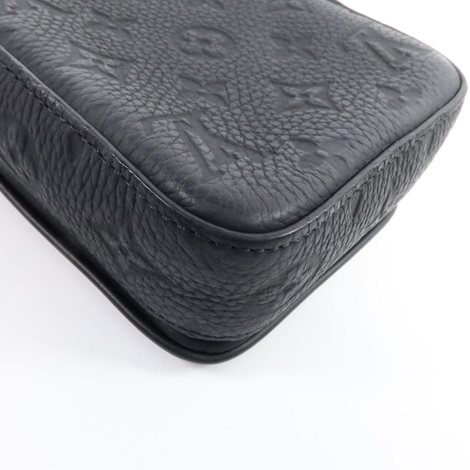 LOUIS VUITTON Monogram Taurillon S-Lock Vertical Wearable肩背袋
