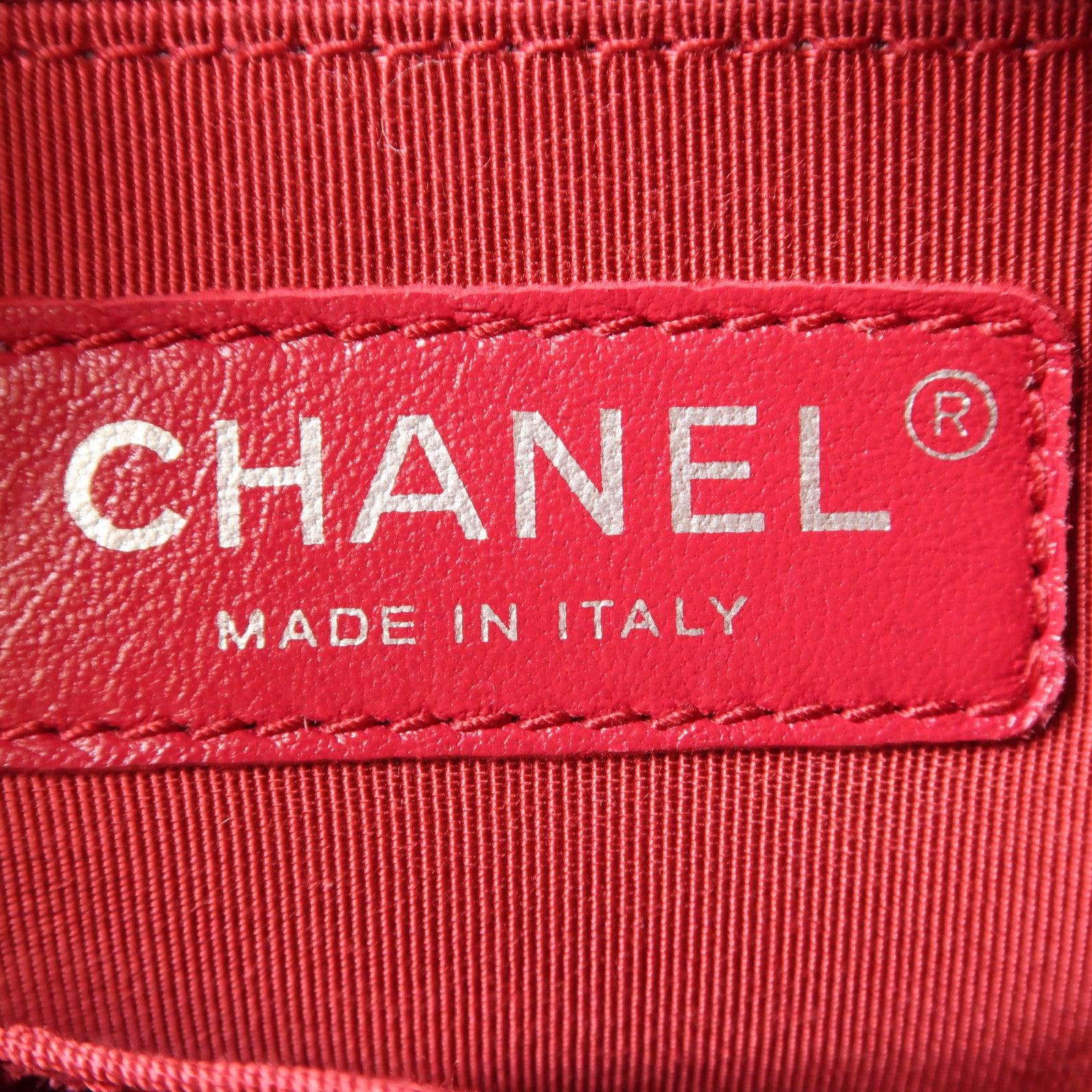 CHANEL 牛皮皮革Gabrielle鏈帶肩背袋白色/黑色