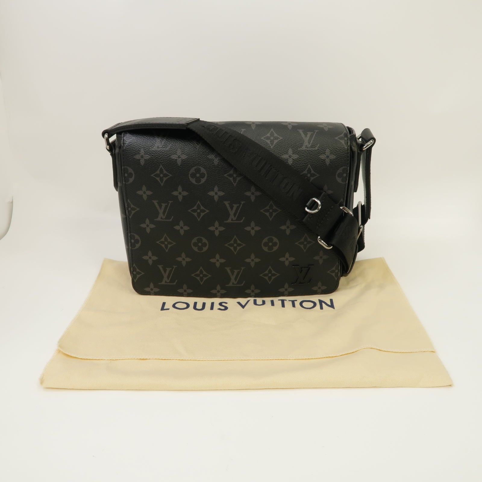 LOUIS VUITTON Monogram Eclipse District PM銀扣肩背袋黑色