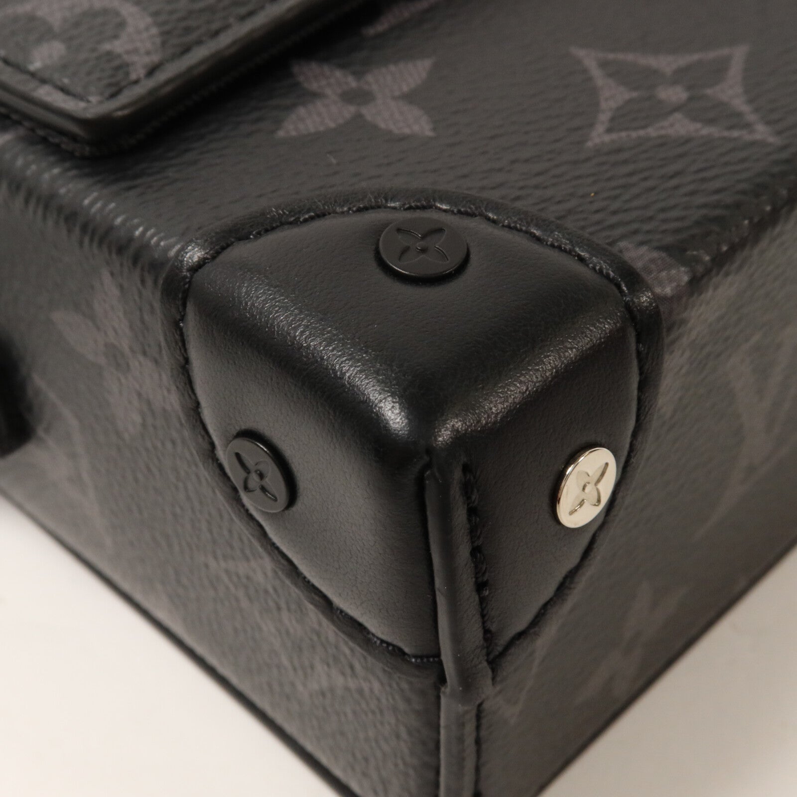 LOUIS VUITTON Monogram Eclipse Steamer Wearable Wallet肩背袋