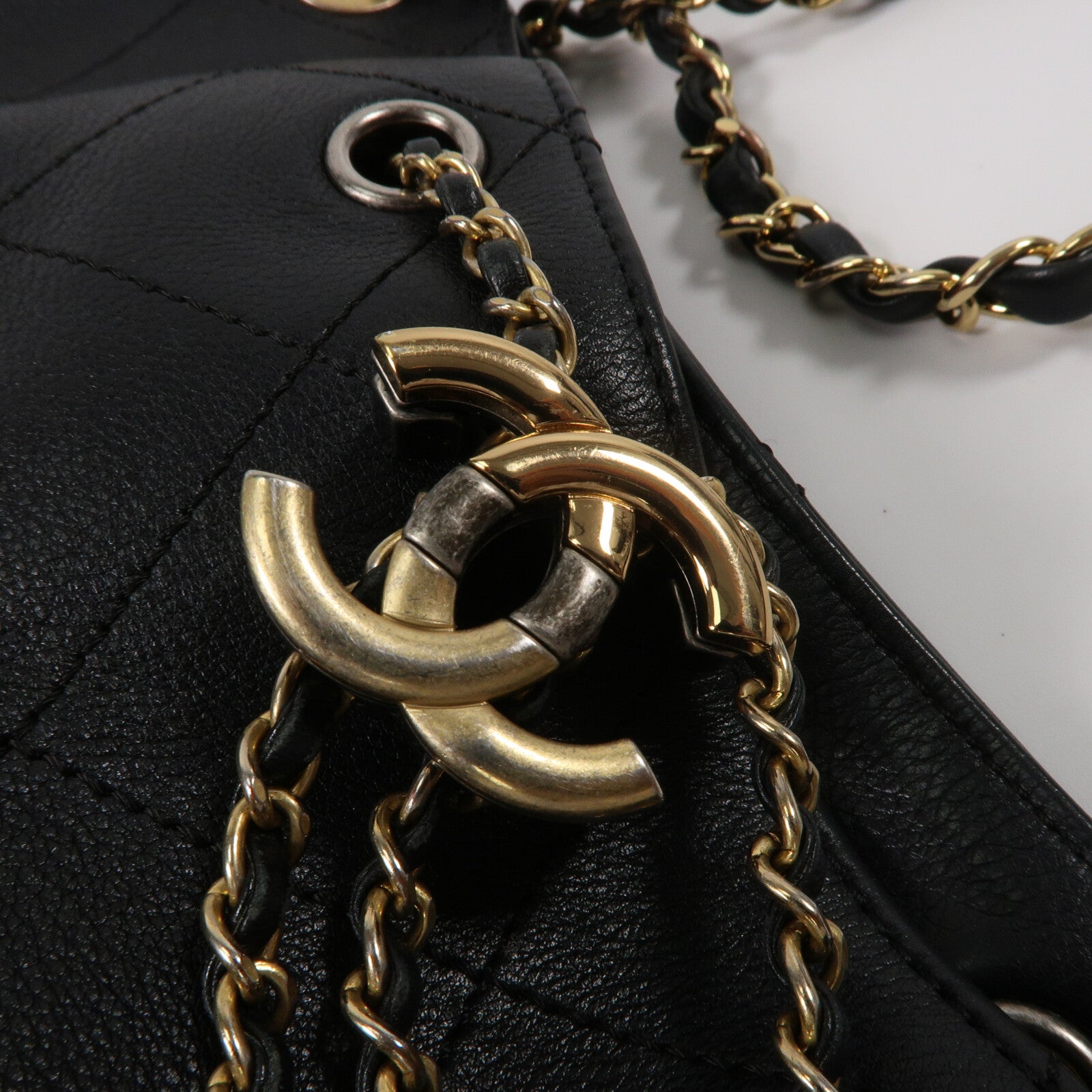 CHANEL 牛皮皮革Bucket Bag鏈帶肩背袋