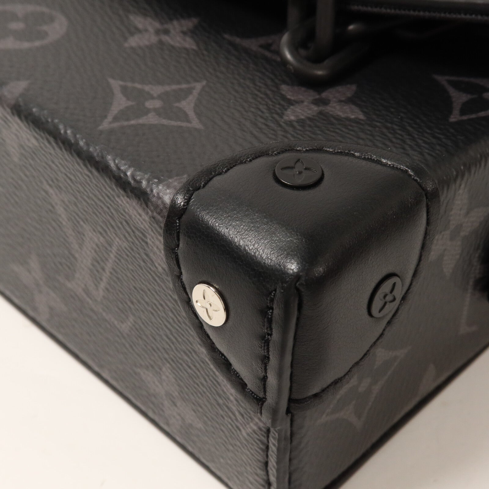 LOUIS VUITTON Monogram Eclipse Steamer Wearable Wallet肩背袋
