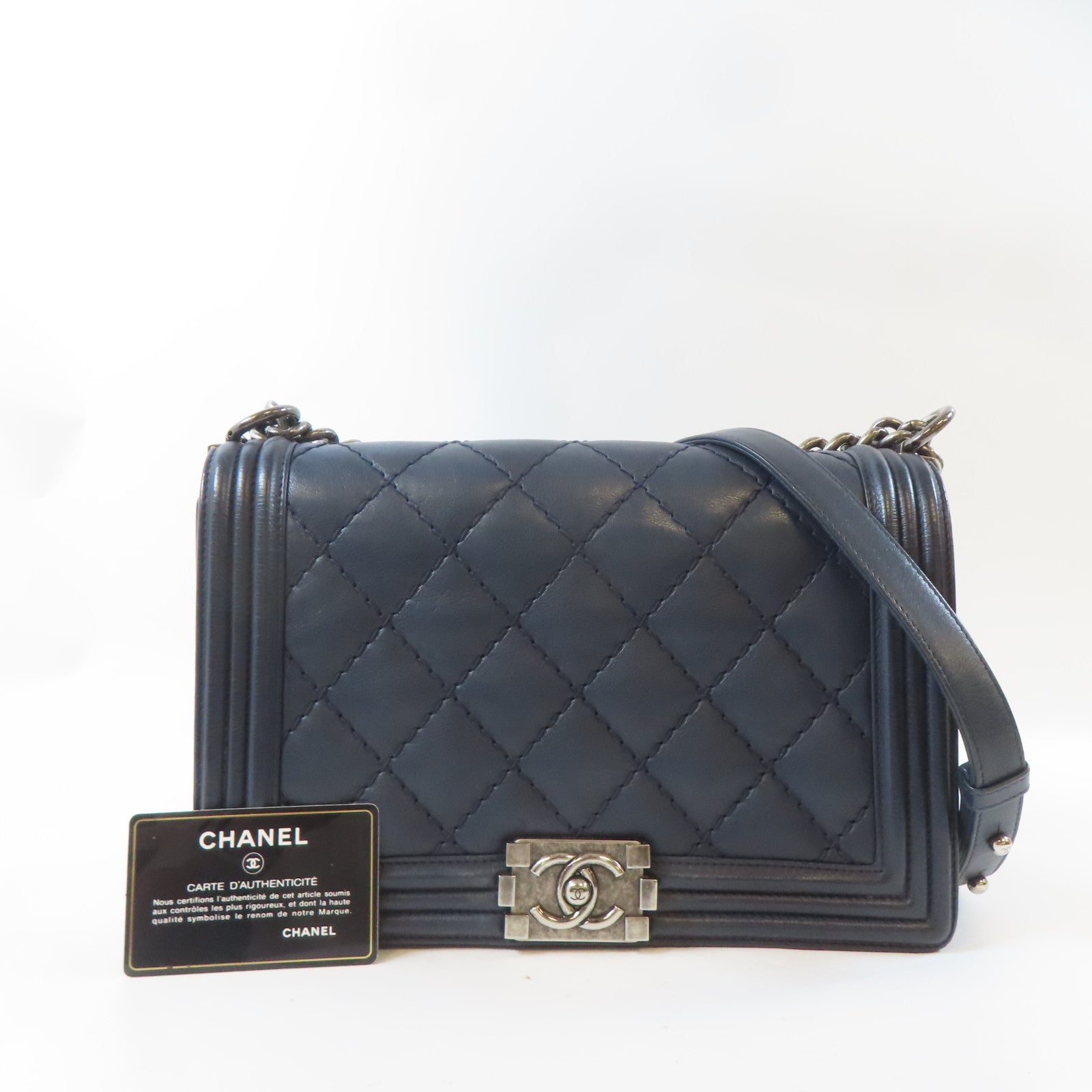 CHANEL 【激減優惠】菱格牛皮皮革Boy 28黑扣鏈帶肩背袋深藍色