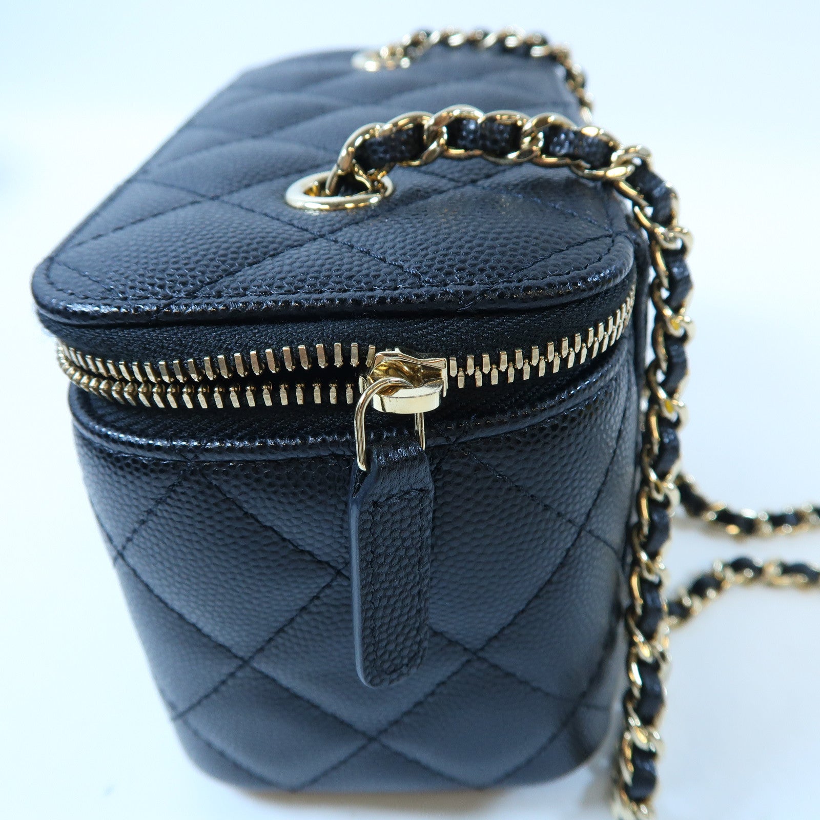 CHANEL 菱格Caviar皮革Vanity Case金扣鏈帶肩背袋黑色