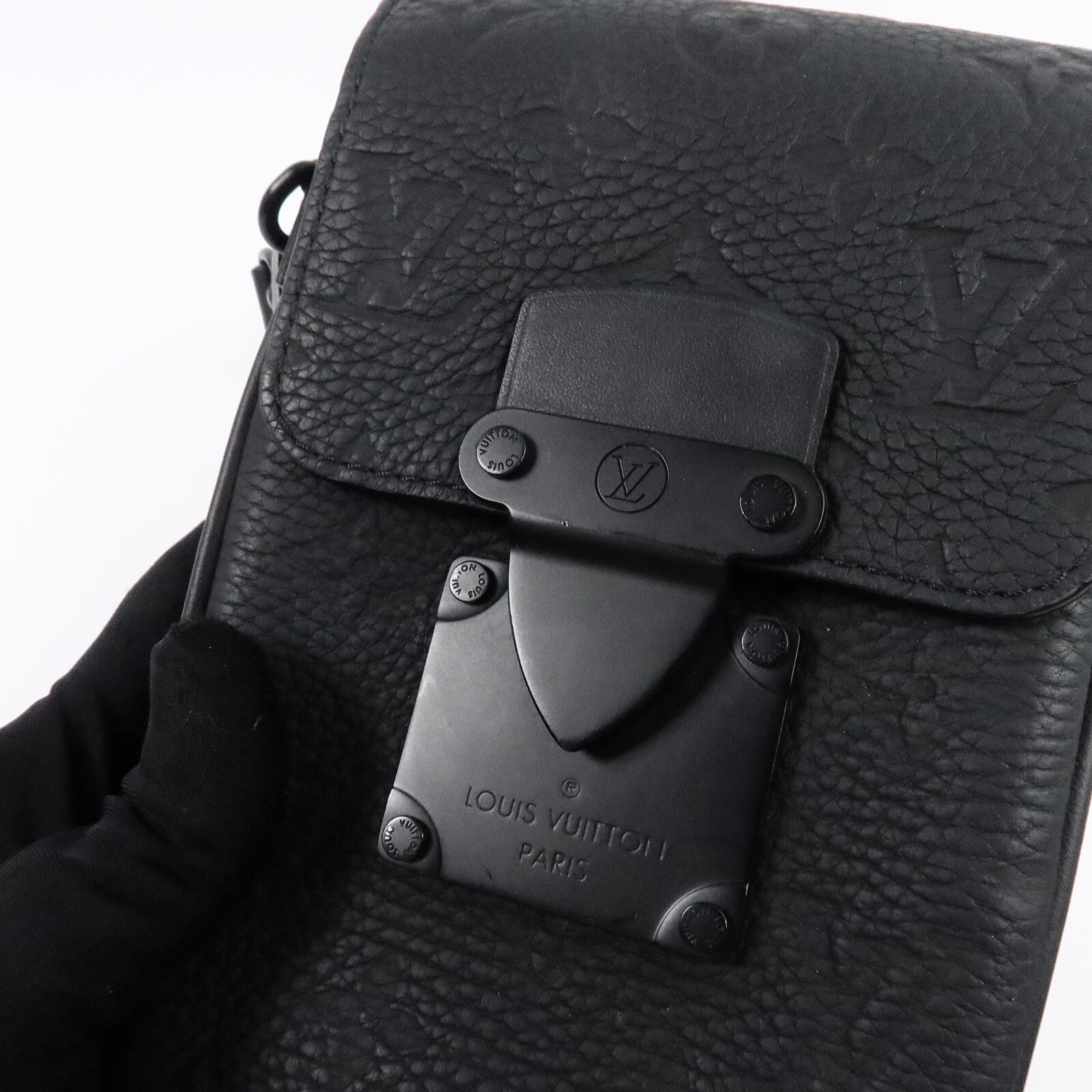 LOUIS VUITTON Monogram Taurillon S-Lock Vertical Wearable肩背袋