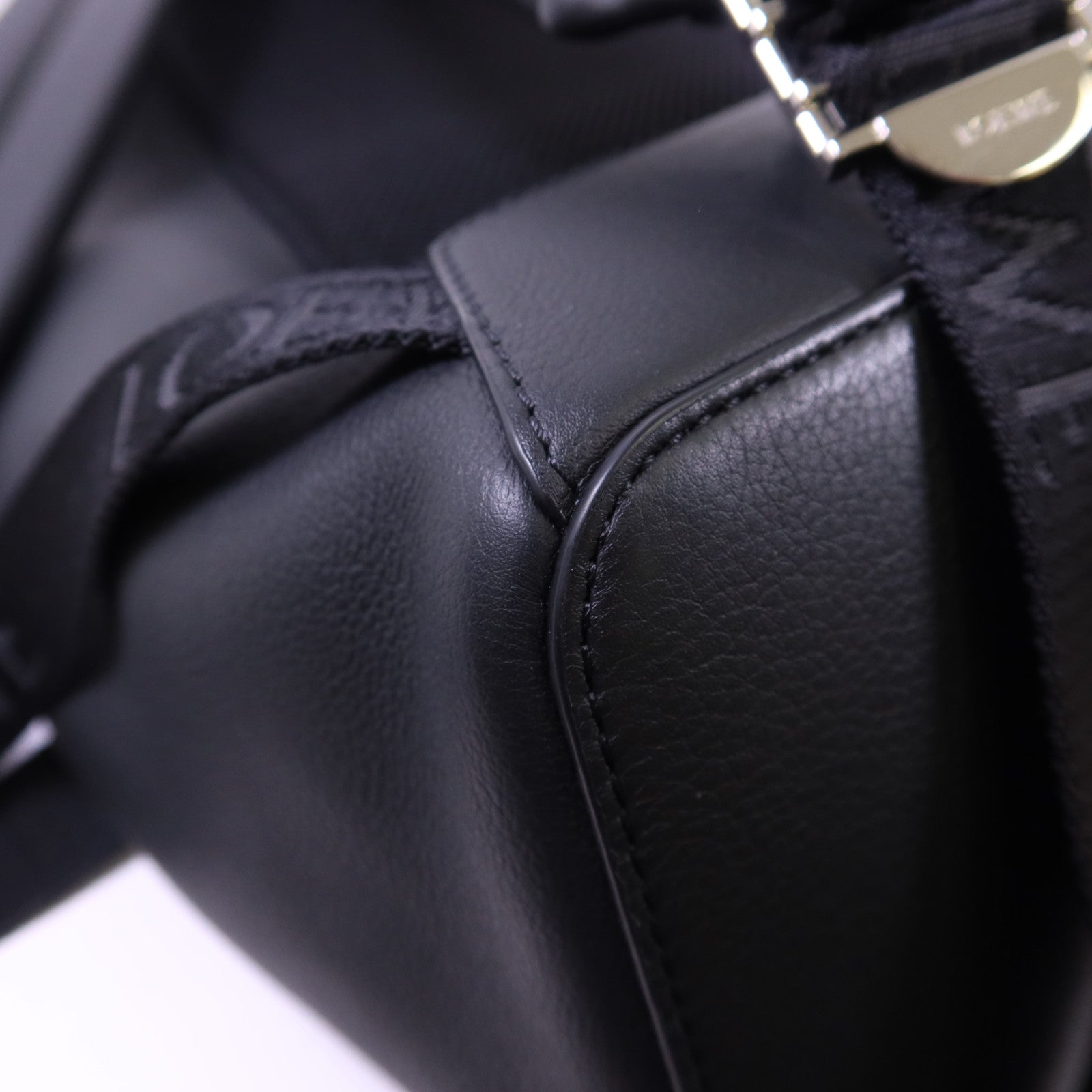 LOEWE 牛皮皮革Convertible Backpack銀扣背包