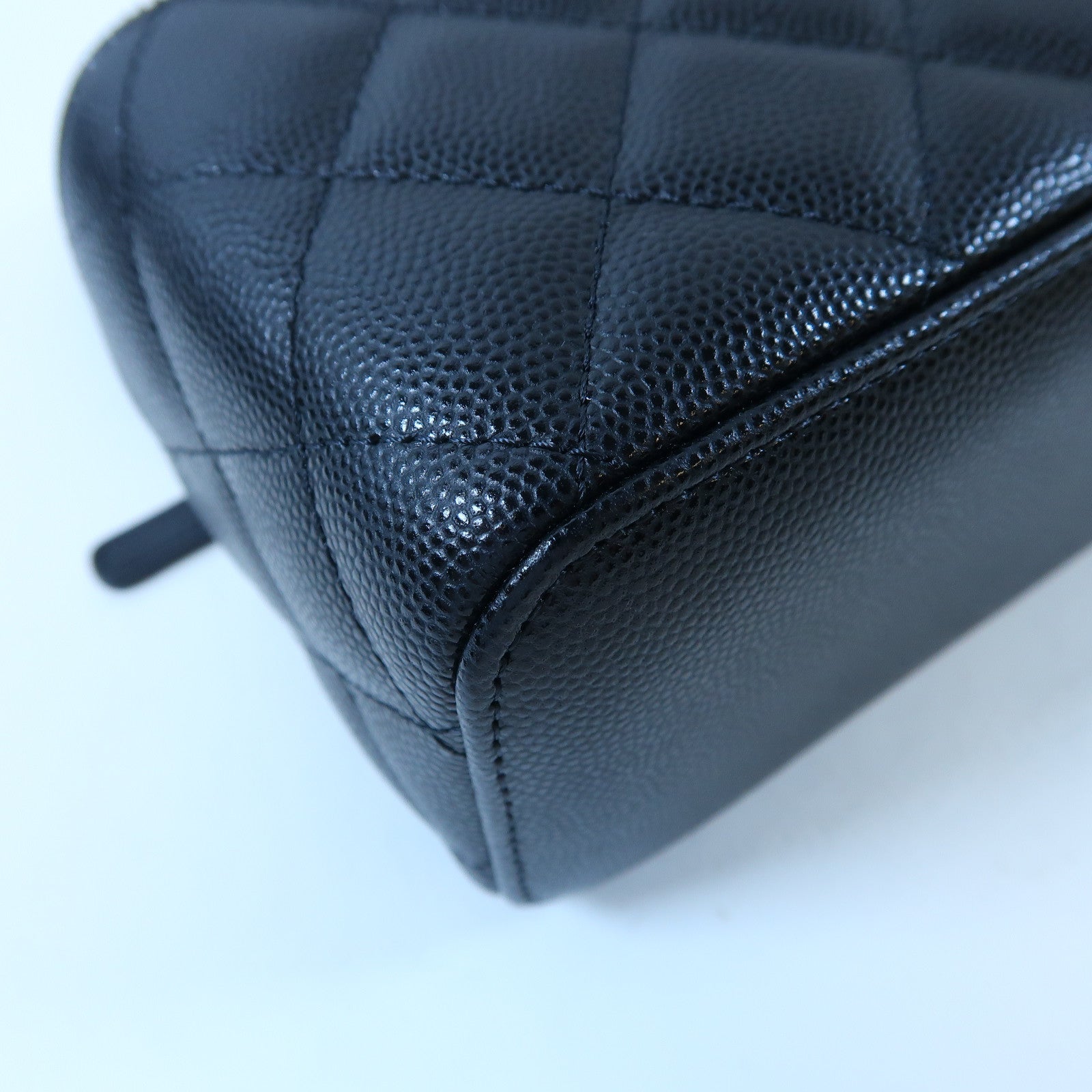 CHANEL 菱格Caviar皮革Vanity Case金扣鏈帶肩背袋黑色