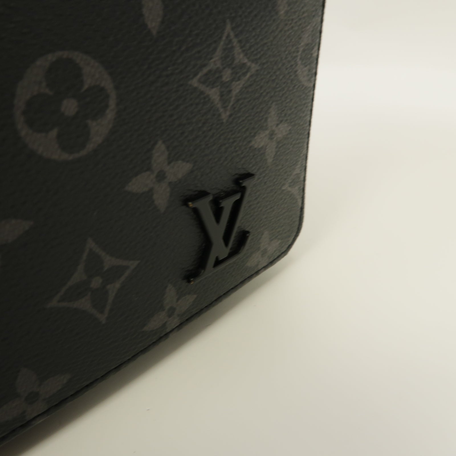 LOUIS VUITTON Monogram Eclipse District PM銀扣肩背袋黑色
