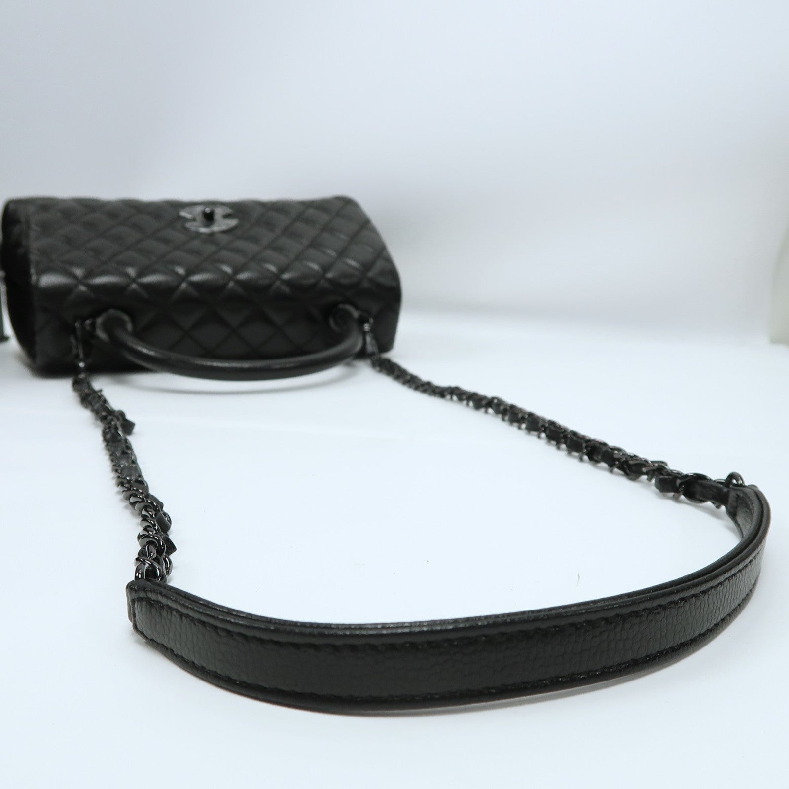 CHANEL 菱格Caviar皮革Coco Handle Medium手挽肩背兩用袋黑色