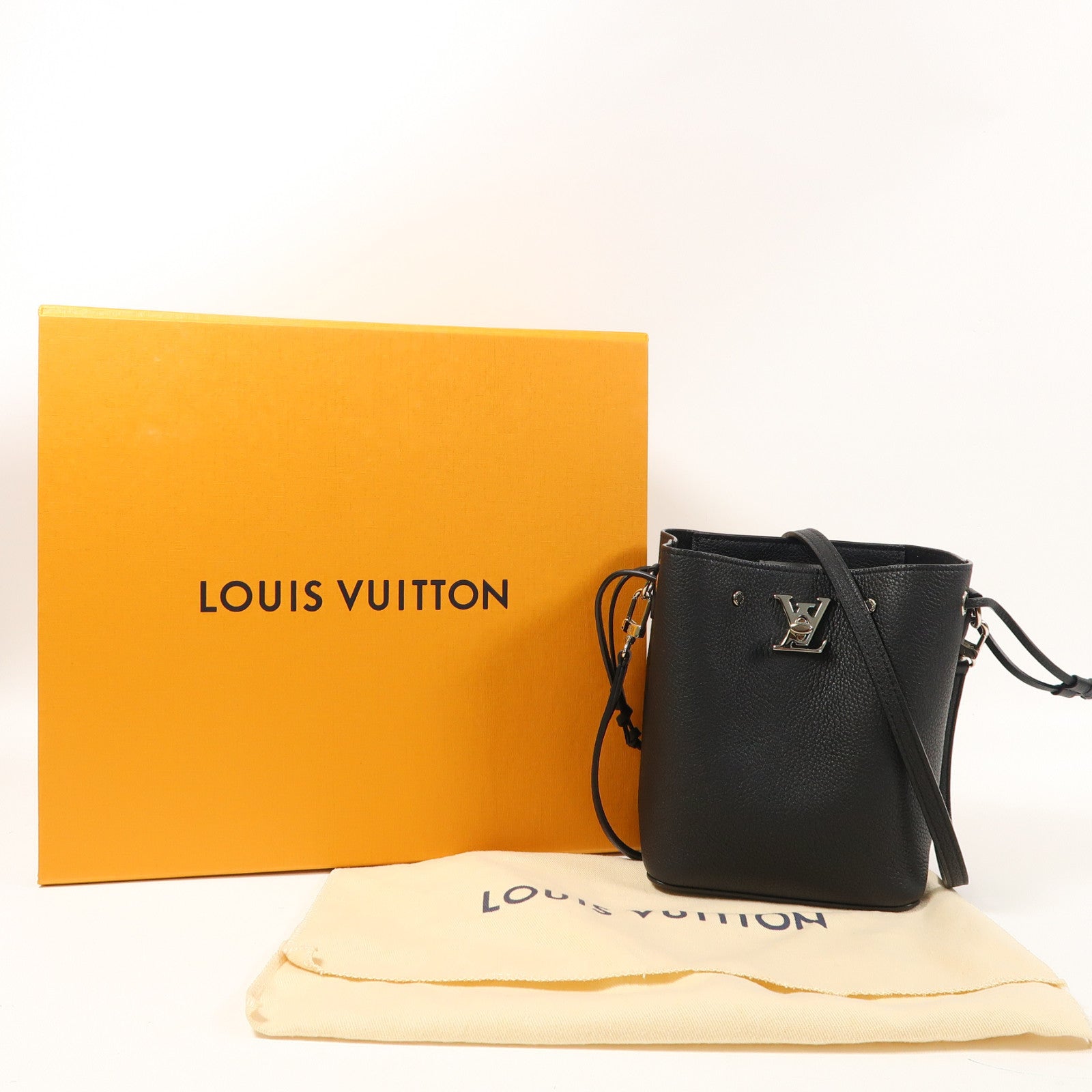 LOUIS VUITTON 牛皮皮革Nano Lockme銀扣肩背袋黑色