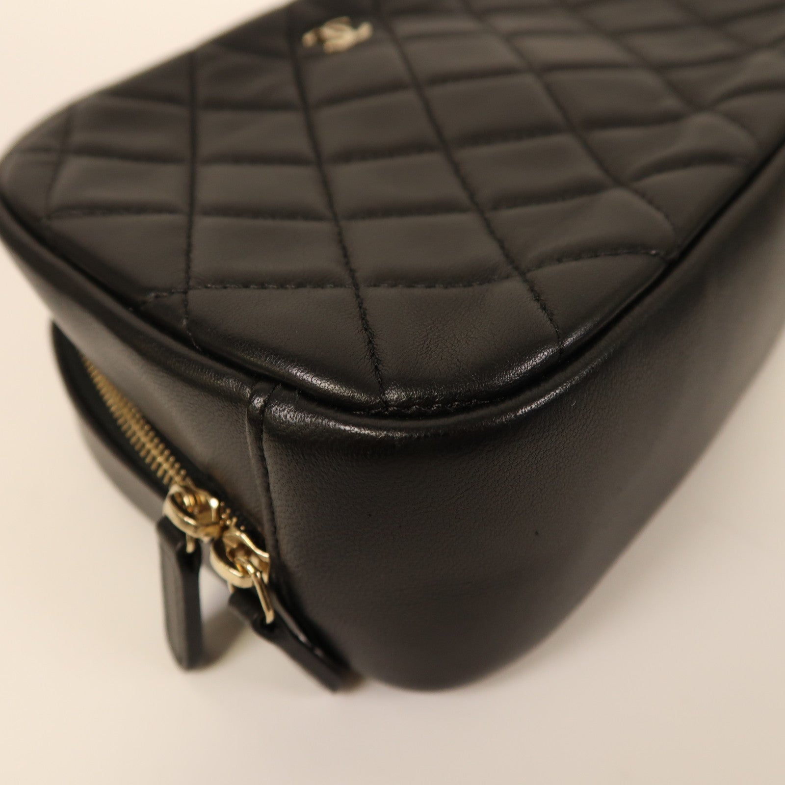CHANEL 菱格牛皮皮革Clutch金扣手拿包黑色