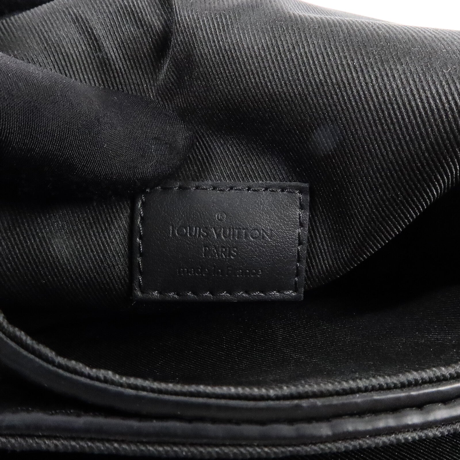 LOUIS VUITTON Monogram Taurillon S-Lock Vertical Wearable肩背袋